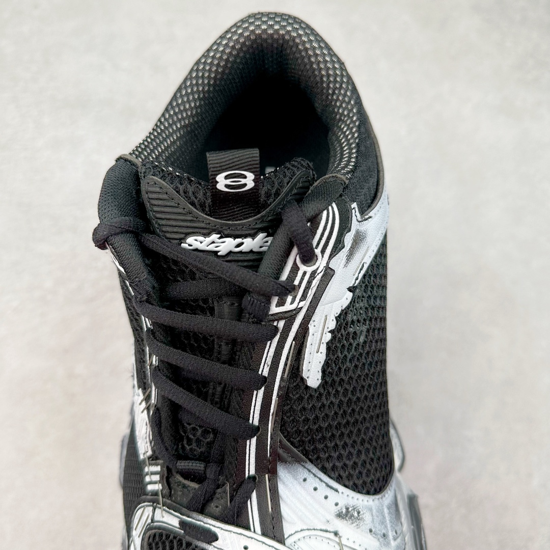 图片[5]-＃纯原 BALENCIAGA Stapler Sneakers 巴黎世家订书机鞋网布系带低帮走秀复古老爹鞋 圈内最强巴黎 尺码大小一比一还原Zp 区别其他工厂缩小两个号码 全套原纸板楦头开发 最原汁原味的灵魂版型 全鞋荧光划线卡点 胶水把控整洁度追求极致完美 每一双都是工艺品 多重QC质检 超越公司货的品控标准 实实在在的免检产品 原盒原配 正确字体电绣 粗细、位置、大小正确 侧边TPU 透气孔匹配意产原版 正确分离大底 TPU软底 原版一致大底LOGO 立体感十足 原厂皮料水洗做旧 采购原厂网纱 不含皮革 网布材料和聚氨酯 磨损效果 展现品牌对于新潮事物的热情 这款鞋子拥有巨大尺寸和醒目设计 符合当下”老爹鞋”的趋势 鞋子采用银灰配色 营造出低调而不失华丽的效果 10XL的尺码使它成为市场中最显眼的存在 适合追求个性化的人群 Balenciaga始终站在时尚前沿 此次发布的产品再次体现了他们的创新能力 偏大两码 尺码：35 36 37 38 39 40 41 42 43 44 45 46-选品中心