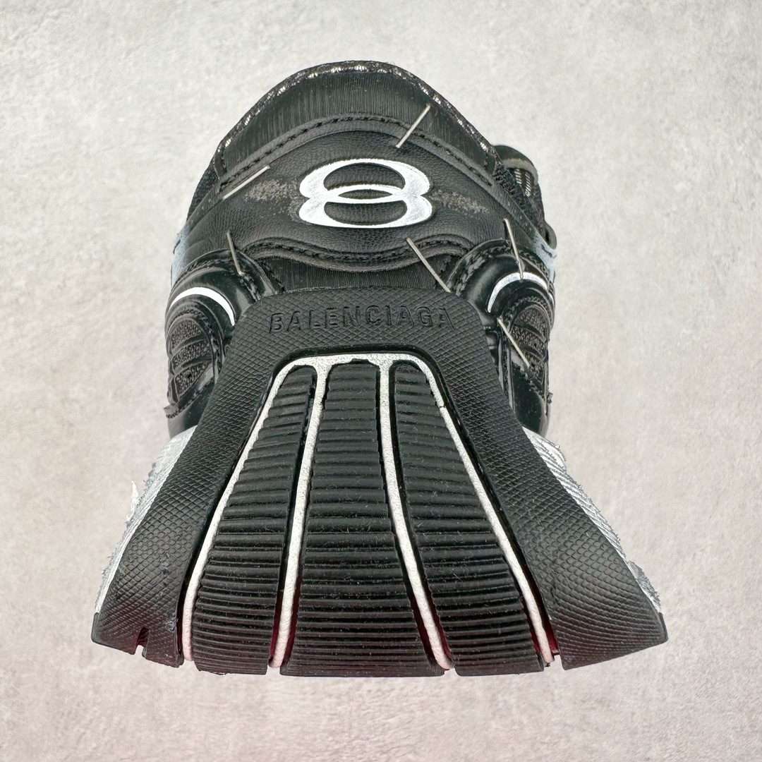 图片[8]-＃纯原 BALENCIAGA Stapler Sneakers 巴黎世家订书机鞋网布系带低帮走秀复古老爹鞋 圈内最强巴黎 尺码大小一比一还原Zp 区别其他工厂缩小两个号码 全套原纸板楦头开发 最原汁原味的灵魂版型 全鞋荧光划线卡点 胶水把控整洁度追求极致完美 每一双都是工艺品 多重QC质检 超越公司货的品控标准 实实在在的免检产品 原盒原配 正确字体电绣 粗细、位置、大小正确 侧边TPU 透气孔匹配意产原版 正确分离大底 TPU软底 原版一致大底LOGO 立体感十足 原厂皮料水洗做旧 采购原厂网纱 不含皮革 网布材料和聚氨酯 磨损效果 展现品牌对于新潮事物的热情 这款鞋子拥有巨大尺寸和醒目设计 符合当下”老爹鞋”的趋势 鞋子采用银灰配色 营造出低调而不失华丽的效果 10XL的尺码使它成为市场中最显眼的存在 适合追求个性化的人群 Balenciaga始终站在时尚前沿 此次发布的产品再次体现了他们的创新能力 偏大两码 尺码：35 36 37 38 39 40 41 42 43 44 45 46-选品中心