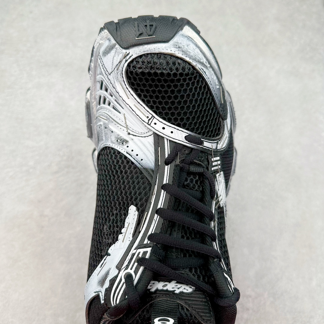 图片[4]-＃纯原 BALENCIAGA Stapler Sneakers 巴黎世家订书机鞋网布系带低帮走秀复古老爹鞋 圈内最强巴黎 尺码大小一比一还原Zp 区别其他工厂缩小两个号码 全套原纸板楦头开发 最原汁原味的灵魂版型 全鞋荧光划线卡点 胶水把控整洁度追求极致完美 每一双都是工艺品 多重QC质检 超越公司货的品控标准 实实在在的免检产品 原盒原配 正确字体电绣 粗细、位置、大小正确 侧边TPU 透气孔匹配意产原版 正确分离大底 TPU软底 原版一致大底LOGO 立体感十足 原厂皮料水洗做旧 采购原厂网纱 不含皮革 网布材料和聚氨酯 磨损效果 展现品牌对于新潮事物的热情 这款鞋子拥有巨大尺寸和醒目设计 符合当下”老爹鞋”的趋势 鞋子采用银灰配色 营造出低调而不失华丽的效果 10XL的尺码使它成为市场中最显眼的存在 适合追求个性化的人群 Balenciaga始终站在时尚前沿 此次发布的产品再次体现了他们的创新能力 偏大两码 尺码：35 36 37 38 39 40 41 42 43 44 45 46-选品中心