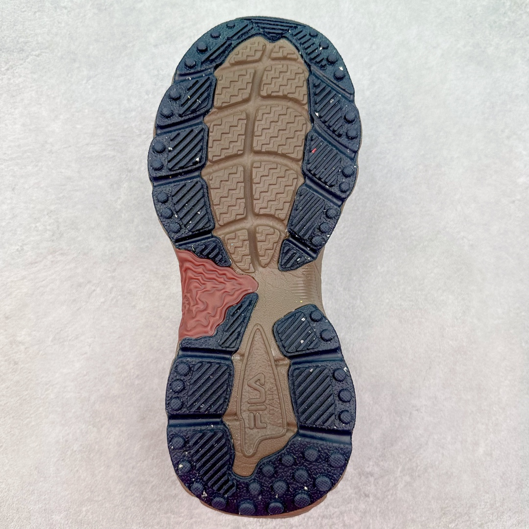 图片[9]-FILA FUSION Fluid 斐乐摩登潮牌防滑耐磨轻便运动鞋 FUSION 系列传承了 FILA 的百年基因，融入年轻运动及潮流文化，成为引领变革、创新突破的一代。以“1+N” 的跨界合作模式重现经典的同时创造经典。带来最出其不意的跨界合作惊喜。同时，FILAFUSION把FILA 的 DNA 融入到定制体验里，你可以随心制造厲于你的产品。FILA FUSION 的鞋家族涵盖了老爹鞋、跑步鞋、网球鞋、季节款。风格复古新潮，满足了时尚人士出行及各类运动的搭配需求，成为当下年轻人筷拥的鞋类品牌之一。FILA FUSION 走进年轻人的世界，通过年轻人运动，街舞，滑板，篮球，展现 FILA FUSION 的潮流态度和年轻文化。FILA FUSION 认为末来属于引领变革、创新突破的年轻一代，让我们一起构成 FILA 未来的蓝图吧！尺码：35.5 36 36.5 37.5 38 38.5 39 40 40.5 41 42 42.5 43 44 44.5 45 45.5-选品中心