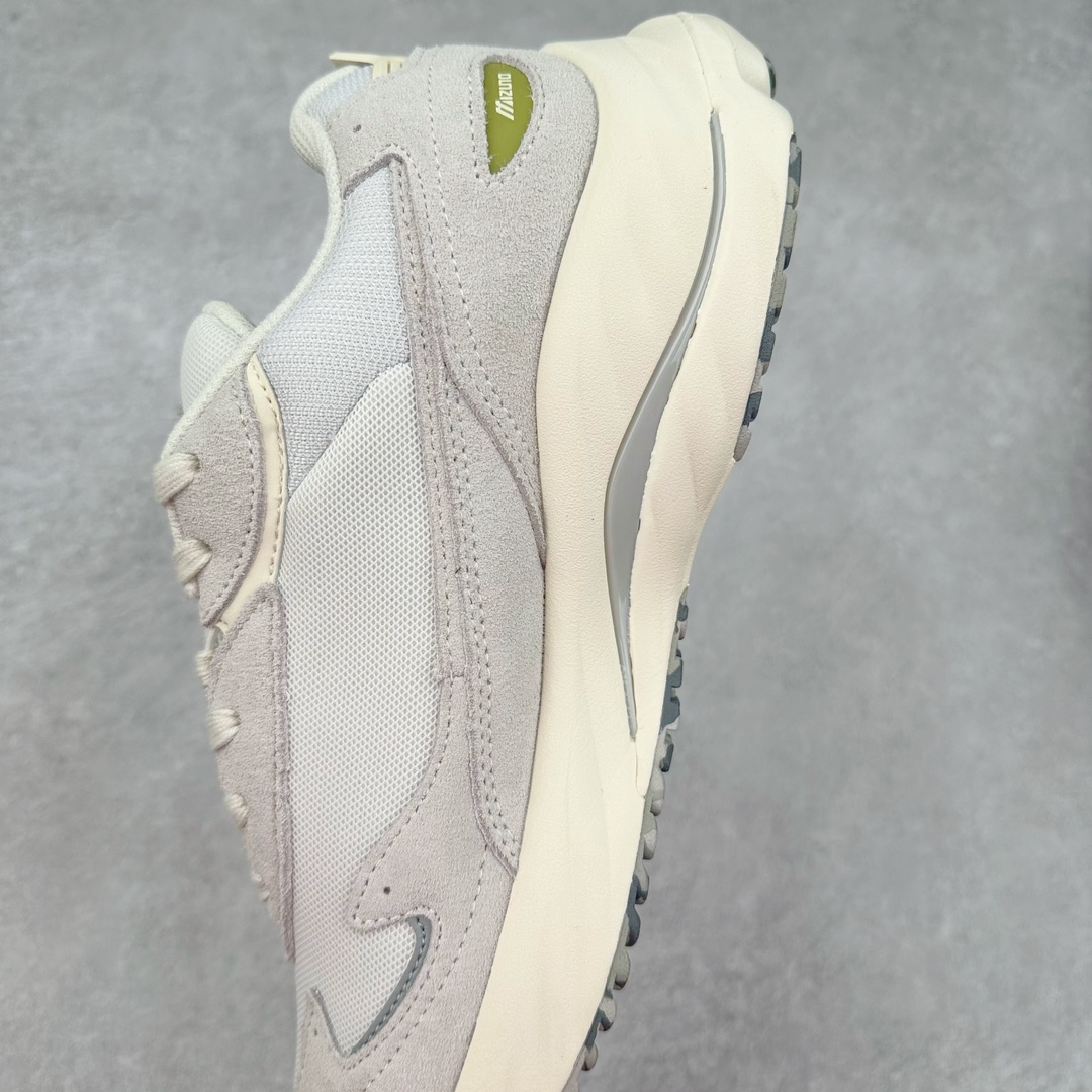 图片[7]-Mizuno 美津浓 Wave Rider Beta 复古时尚休闲舒适减震运动跑步鞋 美津浓WAVE机械缓震 可以说是机械缓震跑鞋科技的翘楚 有着非凡的适应性，有着充分而持久的缓震能力和轻量化设计，是一双可以陪伴我们日常训练甚至是半马比赛的跑鞋，无论是“跑步初哥”还是“精英老鸟”，只要不是比较夸张的大体重人群，都可以穿着WAVE RIDER 来跑步。如果你不知道跑步穿什么鞋，不知道给别人推荐什么鞋，那么选“美津浓 WAVE RIDER”总是没错的 尺码：36 36.5 37.5 38 38.5 39 40 40.5 41 42 42.5 43 44 44.5 45-选品中心