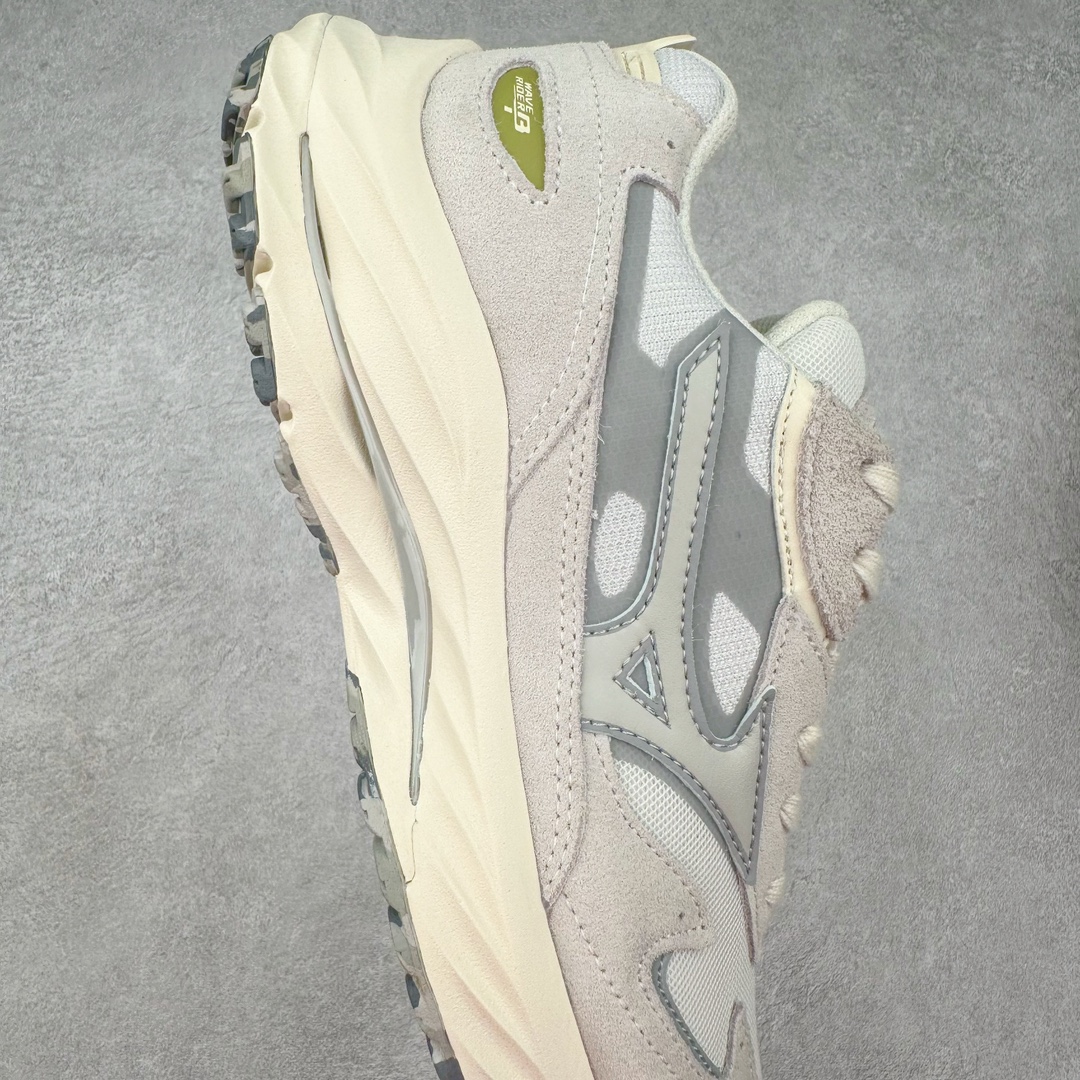 图片[6]-Mizuno 美津浓 Wave Rider Beta 复古时尚休闲舒适减震运动跑步鞋 美津浓WAVE机械缓震 可以说是机械缓震跑鞋科技的翘楚 有着非凡的适应性，有着充分而持久的缓震能力和轻量化设计，是一双可以陪伴我们日常训练甚至是半马比赛的跑鞋，无论是“跑步初哥”还是“精英老鸟”，只要不是比较夸张的大体重人群，都可以穿着WAVE RIDER 来跑步。如果你不知道跑步穿什么鞋，不知道给别人推荐什么鞋，那么选“美津浓 WAVE RIDER”总是没错的 尺码：36 36.5 37.5 38 38.5 39 40 40.5 41 42 42.5 43 44 44.5 45-选品中心