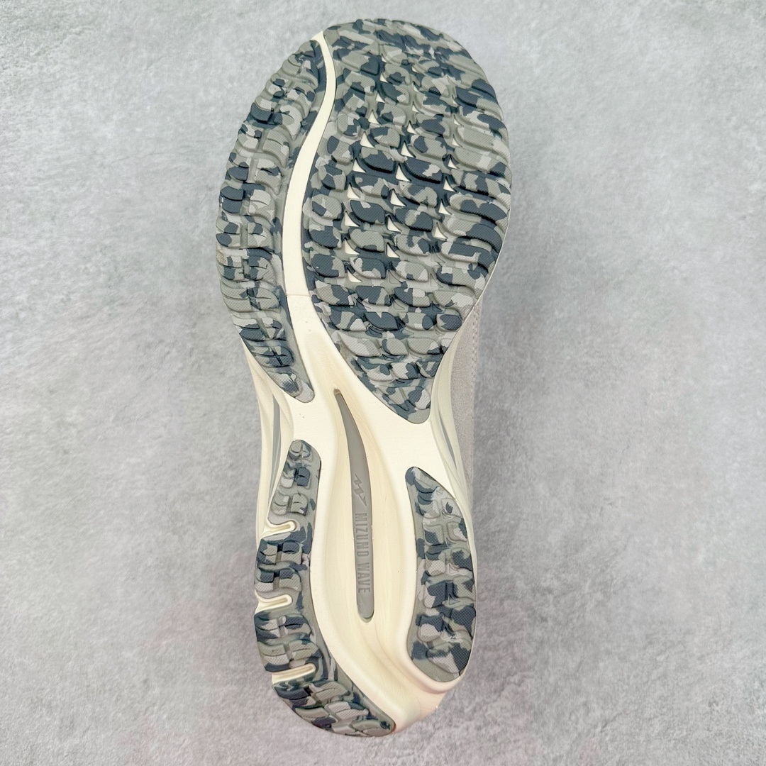 图片[9]-Mizuno 美津浓 Wave Rider Beta 复古时尚休闲舒适减震运动跑步鞋 美津浓WAVE机械缓震 可以说是机械缓震跑鞋科技的翘楚 有着非凡的适应性，有着充分而持久的缓震能力和轻量化设计，是一双可以陪伴我们日常训练甚至是半马比赛的跑鞋，无论是“跑步初哥”还是“精英老鸟”，只要不是比较夸张的大体重人群，都可以穿着WAVE RIDER 来跑步。如果你不知道跑步穿什么鞋，不知道给别人推荐什么鞋，那么选“美津浓 WAVE RIDER”总是没错的 尺码：36 36.5 37.5 38 38.5 39 40 40.5 41 42 42.5 43 44 44.5 45-选品中心