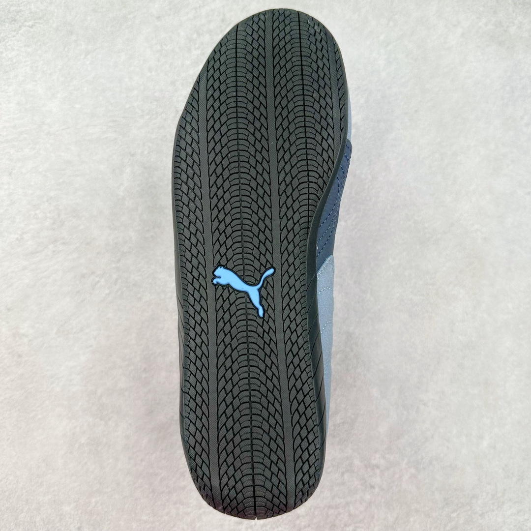 图片[9]-PUMA Speedca OG 彪马极速赛车系列低帮德训风拼接复古百搭休闲运动赛车鞋 鞋款从80、90年代赛车手所穿的防火赛车鞋为原型，鞋身线条模仿了赛车的流线廓形 体现了空气动力学原理的结构 简约流畅的外观 恰好又和贯穿其中的Formstrip Logo融合恰到好处 视觉上细节丰富且协调 本次Speedcat OG鞋款归来 最大看点自然式保留了窄版鞋型以及薄底构造 这两年各品牌鞋底越做越厚 Speedcat反其道而行之 上脚几乎无鞋底的效果带来耳目一新的视觉体验 鞋面依旧是以质感细腻的麂皮材质打造 并且大面积近乎全包裹的使用 复古味道也愈发浓烈 配色上更是将最原始的黑色和红色带回 向F1赛车队的标志性队服致敬 相信让各位一眼种草的更多是出挑的大红色 上脚即可瞬间点亮整体造型 在以球鞋为核心的OOTD中脱颖而出 而另一款黑色则是低调的万金油 彰显新潮个性的同时又不喧宾夺主 也是热爱简约系穿搭朋友的首选 尺码：36 37 37.5 38 38.5 39 40 40.5 41 42 42.5 43 44 44.5 45-选品中心