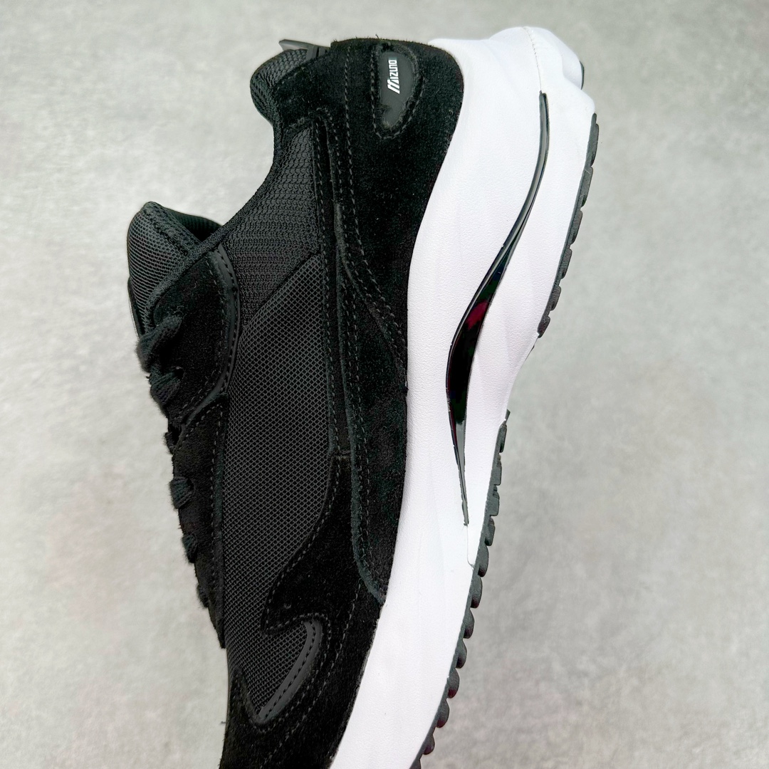 图片[7]-Mizuno 美津浓 Wave Rider Beta 复古时尚休闲舒适减震运动跑步鞋 美津浓WAVE机械缓震 可以说是机械缓震跑鞋科技的翘楚 有着非凡的适应性，有着充分而持久的缓震能力和轻量化设计，是一双可以陪伴我们日常训练甚至是半马比赛的跑鞋，无论是“跑步初哥”还是“精英老鸟”，只要不是比较夸张的大体重人群，都可以穿着WAVE RIDER 来跑步。如果你不知道跑步穿什么鞋，不知道给别人推荐什么鞋，那么选“美津浓 WAVE RIDER”总是没错的 尺码：36 36.5 37.5 38 38.5 39 40 40.5 41 42 42.5 43 44 44.5 45-选品中心