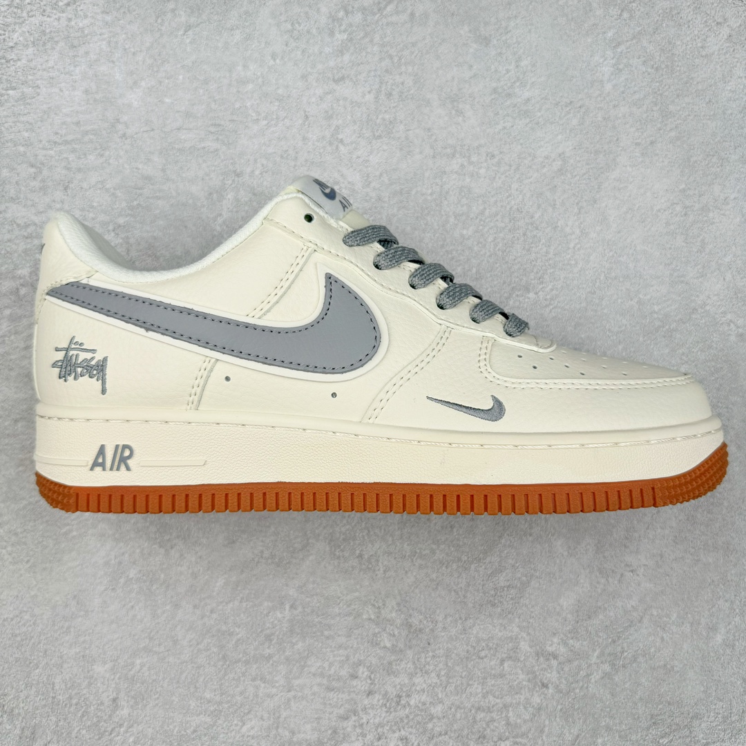 NK Air Force 1´07 Low 空军一号低帮百搭休闲运动板鞋 XZ5688-003 柔软、弹性十足的缓震性能和出色的中底设计 横跨复古与现代的外型结合 造就出风靡全球 三十多年的Force 1 直到今天还深受青睐 尺码:36 36.5 37.5 38 38.5 39 40 40.5 41 42 42.5 43 44 44.5 45-选品中心