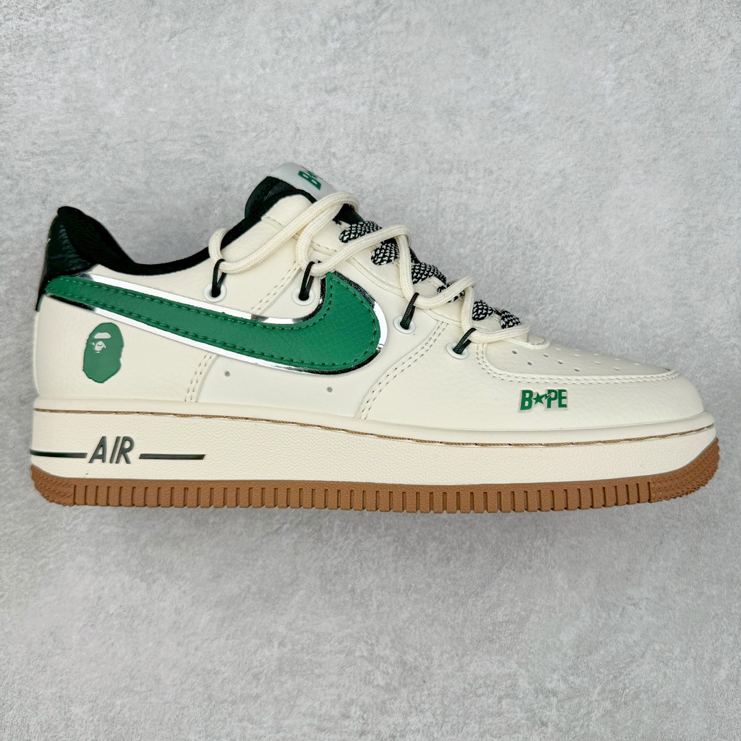 NK Air Force 1´07 Low 空军一号低帮百搭休闲运动板鞋 SJ1198-100 柔软、弹性十足的缓震性能和出色的中底设计 横跨复古与现代的外型结合 造就出风靡全球 三十多年的Force 1 直到今天还深受青睐 尺码：36 36.5 37.5 38 38.5 39 40 40.5 41 42 42.5 43 44 44.5 45-选品中心