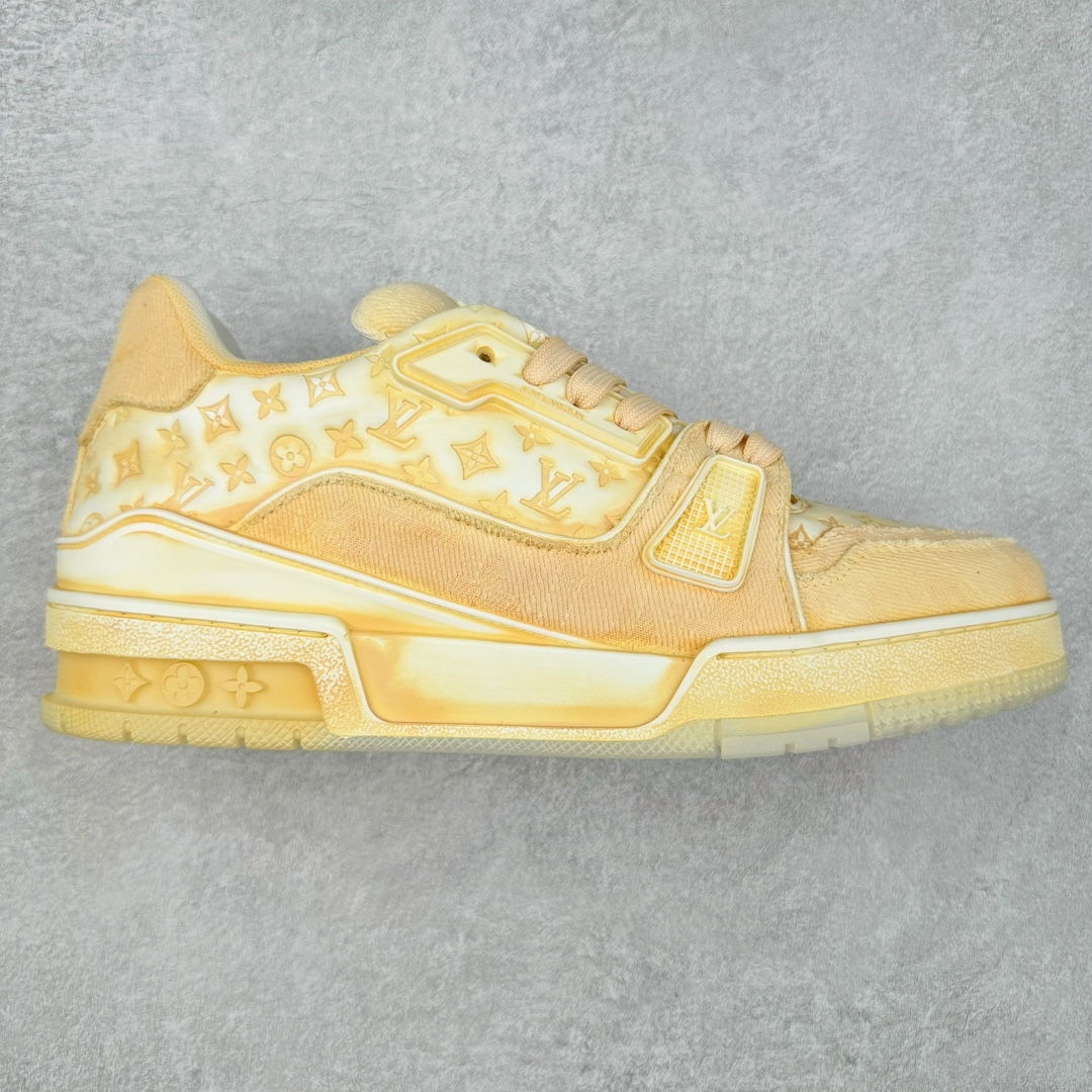 Louis Vuitton Trainer lv路易威登时装走秀运动时尚板鞋 外贸零售特供批次 2023全新纸板数据 印花高频效果碾压市面 市售天花板产物 耗时半年巨作 全套原厂新版原纸板楦头开发 原厂特供皮料加持 市场所有版本中综合最强的货品 GD实力大厂出品 全网最全配色更新最快 最成熟的做工稳定的品控 完美鞋型超高的清洁度 零毛边线头瑕疵 全套原楦原纸版原鞋开模 全网最具灵魂的版型 正确原装黄色鞋盒 正确中底印花 鞋面印花3D高频深度立体 全鞋电脑针车 紧密相连 针距密度一致 环保乳胶注塑鞋垫 厚度脚感还原原版 皮面裁剪部位 统一油边封口工艺 原装橡胶大底含胶量大底组合零偏差 专柜全套包装 防尘袋 说明书 质保卡 男女鞋 尺码：38 39 40 41 42 43 44 45-选品中心