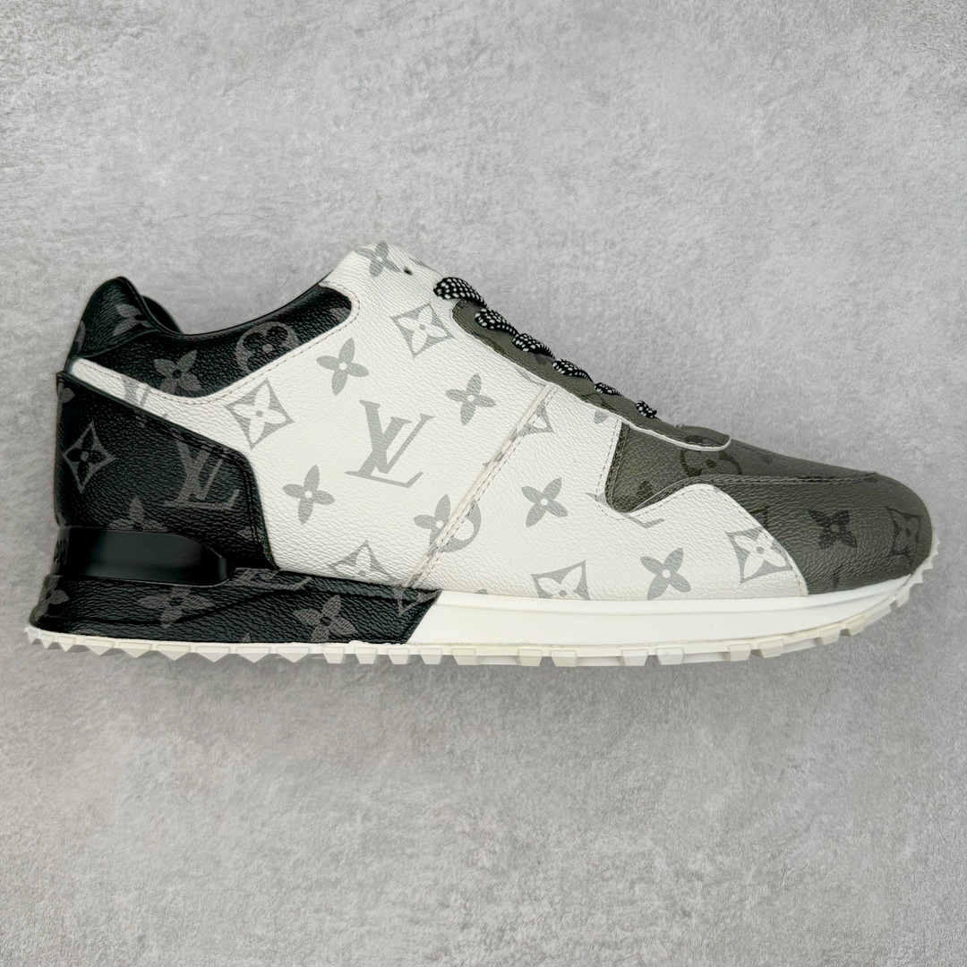 LV TRAINER SNEAKER run away男士运动鞋 顶级版本 汲取经典跑鞋的设计精髓 创造标志性run away运动鞋鞋面采用原版monogram帆布花卉黑 白 咖 灰 拼接撞色 经典不衰的流行元素 搭配科技橡胶外底和手工亮皮皮饰边 更有I*字母老花图案 贯穿整个鞋身后跟饰有品牌logo标识 内里小牛皮打造独立一体回弹乳胶牛皮垫脚 货号： 1A3N7W1622 尺码： 39 40 41 42 43 44 45（大半码）-选品中心