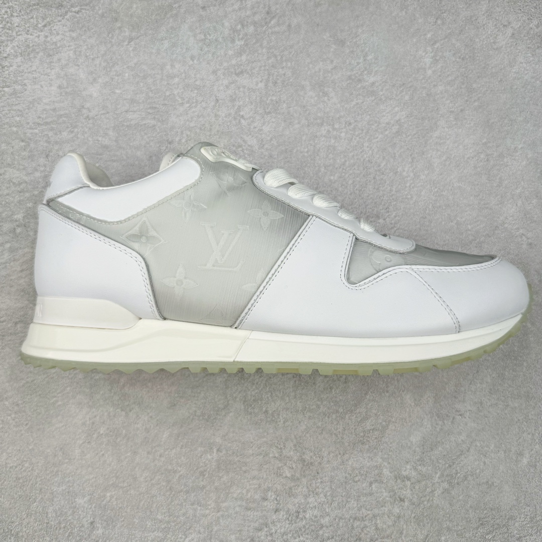 LV TRAINER SNEAKER run away男士运动鞋 顶级版本 汲取经典跑鞋的设计精髓 创造标志性run away运动鞋鞋面采用原版monogram帆布花卉黑 白 咖 灰 拼接撞色 经典不衰的流行元素 搭配科技橡胶外底和手工亮皮皮饰边 更有I*字母老花图案 贯穿整个鞋身后跟饰有品牌logo标识 内里小牛皮打造独立一体回弹乳胶牛皮垫脚 货号： 1A3N7W1622 尺码： 39 40 41 42 43 44 45（大半码）-选品中心