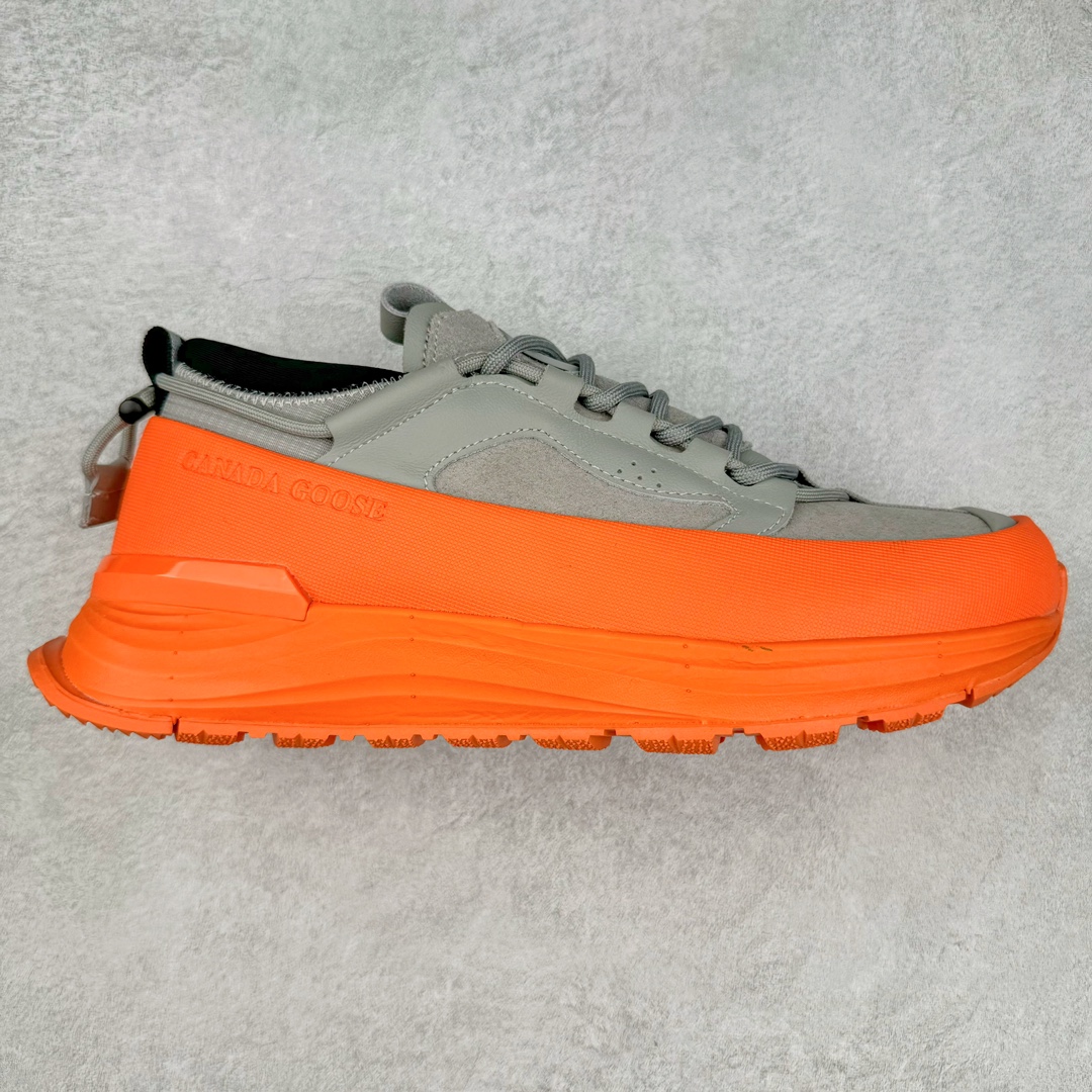 Canada Goose Glacier Trail 大鹅登山运动鞋 全新户外登山运动鞋 鞋身采用防水耐磨纤维革组合翻毛皮材质 中底增高加厚缓震PU组合防滑耐磨锯齿大底 提供超强的抓地力和防滑性能 正确大盒包装 内赠防尘袋一个 尺码：40-46（无半码）-选品中心