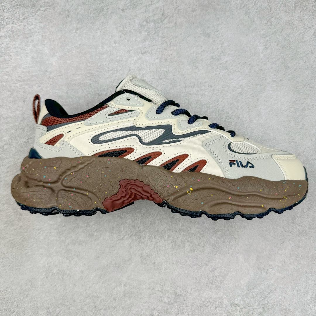 FILA FUSION Fluid 斐乐摩登潮牌防滑耐磨轻便运动鞋 FUSION 系列传承了 FILA 的百年基因，融入年轻运动及潮流文化，成为引领变革、创新突破的一代。以“1+N” 的跨界合作模式重现经典的同时创造经典。带来最出其不意的跨界合作惊喜。同时，FILAFUSION把FILA 的 DNA 融入到定制体验里，你可以随心制造厲于你的产品。FILA FUSION 的鞋家族涵盖了老爹鞋、跑步鞋、网球鞋、季节款。风格复古新潮，满足了时尚人士出行及各类运动的搭配需求，成为当下年轻人筷拥的鞋类品牌之一。FILA FUSION 走进年轻人的世界，通过年轻人运动，街舞，滑板，篮球，展现 FILA FUSION 的潮流态度和年轻文化。FILA FUSION 认为末来属于引领变革、创新突破的年轻一代，让我们一起构成 FILA 未来的蓝图吧！尺码：35.5 36 36.5 37.5 38 38.5 39 40 40.5 41 42 42.5 43 44 44.5 45 45.5-选品中心