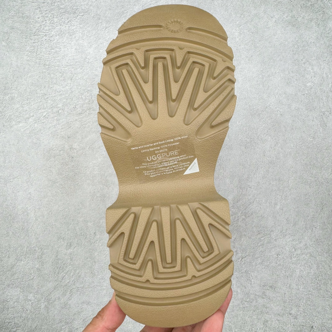 图片[9]-＃BK UGG 8313 经典秋冬羊皮毛一体雪地靴 全鞋采用ZP同厂 隆丰A级澳洲进口羊皮毛一体 品牌代工厂生产线 完全遵循ZP工艺流程 代工厂原厂版师 秉承无原鞋不开发选择 注重每一处细节 市面最正版型 TREADLITE\\\”轻翼\\\”科技外底 轻便/耐用/柔韧/桩型【售后郑重承诺】一个月内若出现重大脱胶/断底等质量问题 直接为您换新！尺码：35 36 37 38 39 40-选品中心