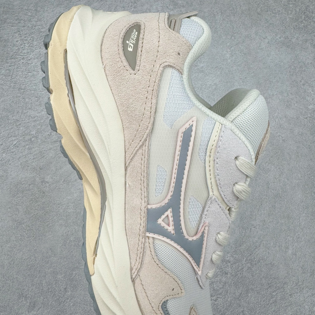 图片[6]-Mizuno 美津浓 Wave Rider Beta 复古时尚休闲舒适减震运动跑步鞋 美津浓WAVE机械缓震 可以说是机械缓震跑鞋科技的翘楚 有着非凡的适应性，有着充分而持久的缓震能力和轻量化设计，是一双可以陪伴我们日常训练甚至是半马比赛的跑鞋，无论是“跑步初哥”还是“精英老鸟”，只要不是比较夸张的大体重人群，都可以穿着WAVE RIDER 来跑步。如果你不知道跑步穿什么鞋，不知道给别人推荐什么鞋，那么选“美津浓 WAVE RIDER”总是没错的 尺码：36 36.5 37.5 38 38.5 39 40 40.5 41 42 42.5 43 44 44.5 45-选品中心