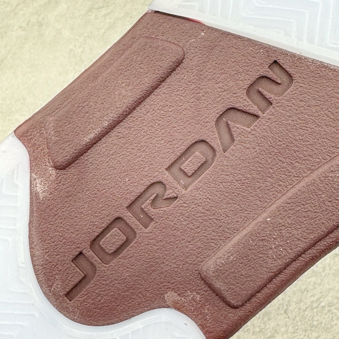 图片[16]-＃Ljr超强特价 Air Jordan AJ5 Retro 勃艮第红 DZ4131-600 注意特价无售后 之前零售六七百的东西 买到就是赚 圈内最强系列 恪守真诚 承诺混一赔十 高端零售裸鞋圈特供批次 SZ原厂全套原楦原纸板冲刀磨具开发 原厂皮料加持 原厂港宝加持定型后跟R度完美 同源原厂电绣 飞翼针数密度立体效果一致 百分百一致原鞋 原厂拉帮工艺 针距密度一致 后跟弧度收口自然不对折 极致一眼正品既视感 进口玻璃冲刀皮料裁剪零毛边 全鞋电脑针车工艺 品控清洁度最高QC检验标准 免检产品 原厂订购鞋盒、鞋标、防尘纸、鞋撑、鞋带 追求极致的原厂味道 尺码对应库存明细‼️-选品中心