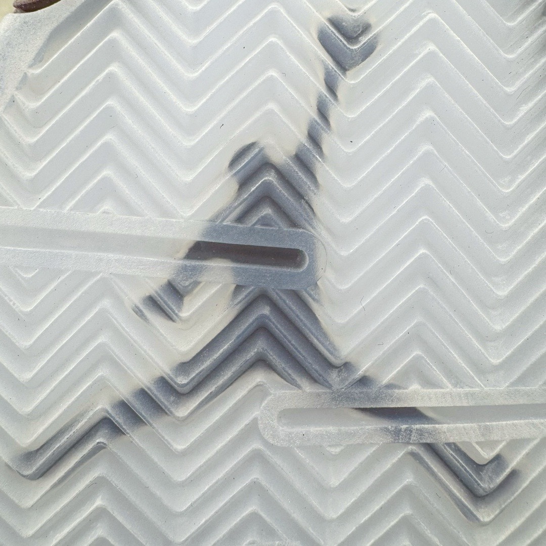 图片[19]-＃Ljr超强特价 Air Jordan AJ5 Retro 勃艮第红 DZ4131-600 注意特价无售后 之前零售六七百的东西 买到就是赚 圈内最强系列 恪守真诚 承诺混一赔十 高端零售裸鞋圈特供批次 SZ原厂全套原楦原纸板冲刀磨具开发 原厂皮料加持 原厂港宝加持定型后跟R度完美 同源原厂电绣 飞翼针数密度立体效果一致 百分百一致原鞋 原厂拉帮工艺 针距密度一致 后跟弧度收口自然不对折 极致一眼正品既视感 进口玻璃冲刀皮料裁剪零毛边 全鞋电脑针车工艺 品控清洁度最高QC检验标准 免检产品 原厂订购鞋盒、鞋标、防尘纸、鞋撑、鞋带 追求极致的原厂味道 尺码对应库存明细‼️-选品中心