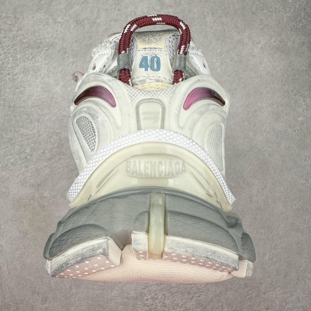 图片[8]-＃纯原 BALENCIAGA Runner Sneaker 巴黎世家七代慢跑系列低帮复古野跑潮流运动鞋老爹鞋 尼龙和网布材质 磨损效果 鞋头边缘印有尺码 背面浮印尺码 外侧印有跑者徽标 鞋舌刺绣 Balenciaga 品牌标识 鞋跟背面 Balenciaga品牌标识 材质采用65%聚氨酯、35%聚酯纤维 全新 Runner 鞋型轮廓借鉴于 2000 年初的复古线条 搭载大网眼面料制成鞋面基础，由粉色、白色尼龍与橡胶质地覆盖鞋面诠释线条感 当中透过几道手缝线与折损痕更是精准的掌握历经时间淬炼的破旧痕迹 延续其手法至鞋领、鞋跟、鞋带、中底等部分均饰有破损及脏污之貌 尤其是鞋领处与鞋带孔眼条更是采用不规则做旧技术将内容物泡棉随机露出 尺码：35 36 37 38 39 40 41 42 43 44 45 46-选品中心