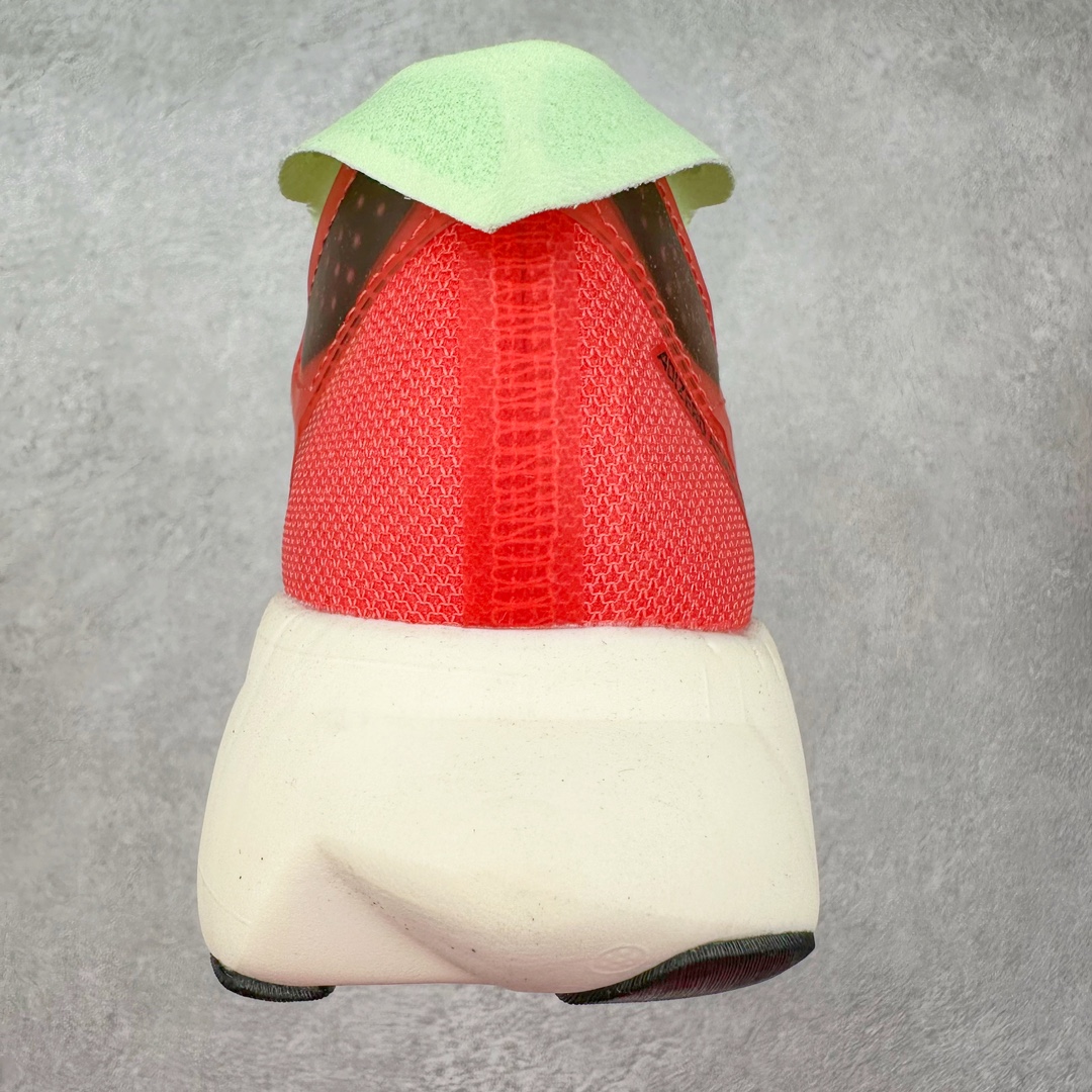 图片[8]-AD Adizero Boston 12 波士顿夏季透气网眼竞速跑鞋 延续爪型玻璃纤维推进系统 进化为全掌式的ENERGY RODS 2.0 从脚跟到脚趾的一体成形设计 强化整体推进力 提升速度表现 升级透气鞋面更具支撑性 利用ENGINEERED MESH技术进行不同密度织纹 强化支撑性 更使用50%以上的回收材料製成 减低塑料浪费 此外变薄的鞋舌为前掌提供更多空间 提供跑者更好的穿着感受 马牌轮胎大底耐磨性佳 大底全掌采用耐磨的Continental马牌轮胎大底 在各种环境下保有良好抓地力 货号：IG6443 尺码：36 36.5 37 38 38.5 39 40 40.5 41 42 42.5 43 44 44.5 45-选品中心