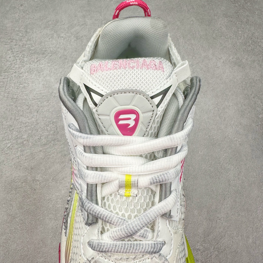 图片[5]-＃纯原 BALENCIAGA Runner Sneaker 巴黎世家七代慢跑系列低帮复古野跑潮流运动鞋老爹鞋 尼龙和网布材质 磨损效果 鞋头边缘印有尺码 背面浮印尺码 外侧印有跑者徽标 鞋舌刺绣 Balenciaga 品牌标识 鞋跟背面 Balenciaga品牌标识 材质采用65%聚氨酯、35%聚酯纤维 全新 Runner 鞋型轮廓借鉴于 2000 年初的复古线条 搭载大网眼面料制成鞋面基础，由粉色、白色尼龍与橡胶质地覆盖鞋面诠释线条感 当中透过几道手缝线与折损痕更是精准的掌握历经时间淬炼的破旧痕迹 延续其手法至鞋领、鞋跟、鞋带、中底等部分均饰有破损及脏污之貌 尤其是鞋领处与鞋带孔眼条更是采用不规则做旧技术将内容物泡棉随机露出 尺码：35 36 37 38 39 40 41 42 43 44 45 46-选品中心