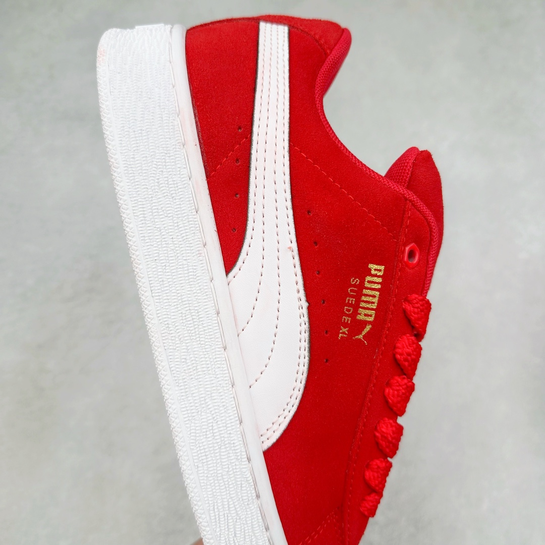 图片[6]-PUMA SUEDE XL 彪马新款面包鞋男女同款复古休闲板鞋 赠送一双鞋带 鞋身通体采用细腻的麂皮材质 厚实柔软 质感出众 鞋侧保留PUMA标志性跑道图案 侧面与后跟点缀金属色PUMA LOGO 兼具辨识度与细节感 加厚鞋垫、饱满鞋舌 搭配加宽扁形鞋带 使得穿着感更加贴合与舒适 值得一提的是 本季SUEDE XL鞋款以黑色、红色及蓝色最为瞩目 经典黑的配色 在低调之余可轻松驾驭任何潮流风格造型 而高饱和度的配色 则是当之无愧的早春出街利器。货号： 395205 尺码：36 37 37.5 38 38.5 39 40 40.5 41 42 42.5 43 44 45-选品中心