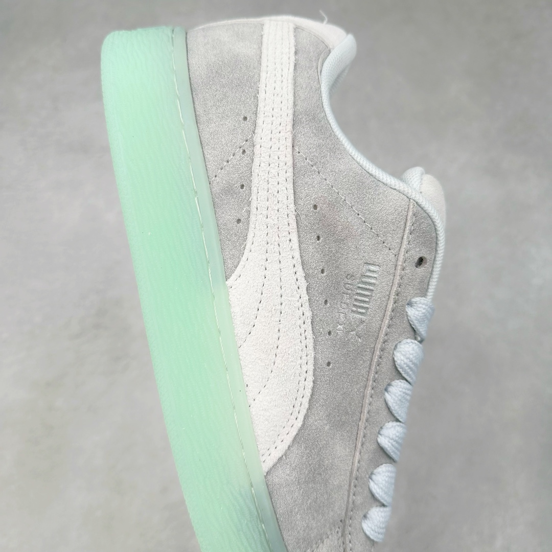 图片[6]-PUMA SUEDE XL 彪马新款面包鞋男女同款复古休闲板鞋 赠送一双鞋带 鞋身通体采用细腻的麂皮材质 厚实柔软 质感出众 鞋侧保留PUMA标志性跑道图案 侧面与后跟点缀金属色PUMA LOGO 兼具辨识度与细节感 加厚鞋垫、饱满鞋舌 搭配加宽扁形鞋带 使得穿着感更加贴合与舒适 值得一提的是 本季SUEDE XL鞋款以黑色、红色及蓝色最为瞩目 经典黑的配色 在低调之余可轻松驾驭任何潮流风格造型 而高饱和度的配色 则是当之无愧的早春出街利器。货号： 395205 尺码：36 37 37.5 38 38.5 39 40 40.5 41 42 42.5 43 44 45-选品中心
