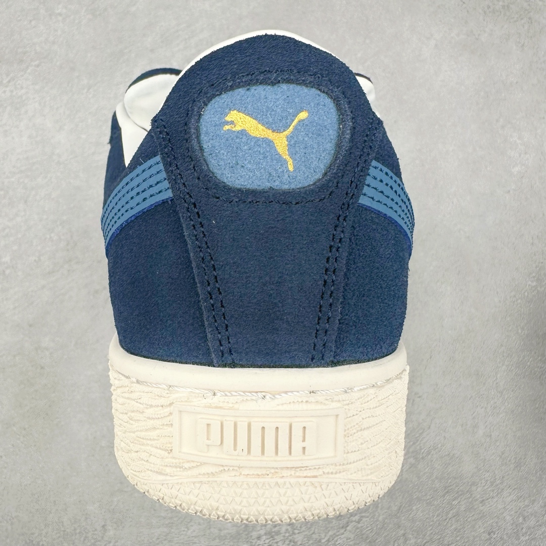 图片[8]-PUMA SUEDE XL 彪马新款面包鞋男女同款复古休闲板鞋 赠送一双鞋带 鞋身通体采用细腻的麂皮材质 厚实柔软 质感出众 鞋侧保留PUMA标志性跑道图案 侧面与后跟点缀金属色PUMA LOGO 兼具辨识度与细节感 加厚鞋垫、饱满鞋舌 搭配加宽扁形鞋带 使得穿着感更加贴合与舒适 值得一提的是 本季SUEDE XL鞋款以黑色、红色及蓝色最为瞩目 经典黑的配色 在低调之余可轻松驾驭任何潮流风格造型 而高饱和度的配色 则是当之无愧的早春出街利器。货号： 395205 尺码：36 37 37.5 38 38.5 39 40 40.5 41 42 42.5 43 44 45-选品中心