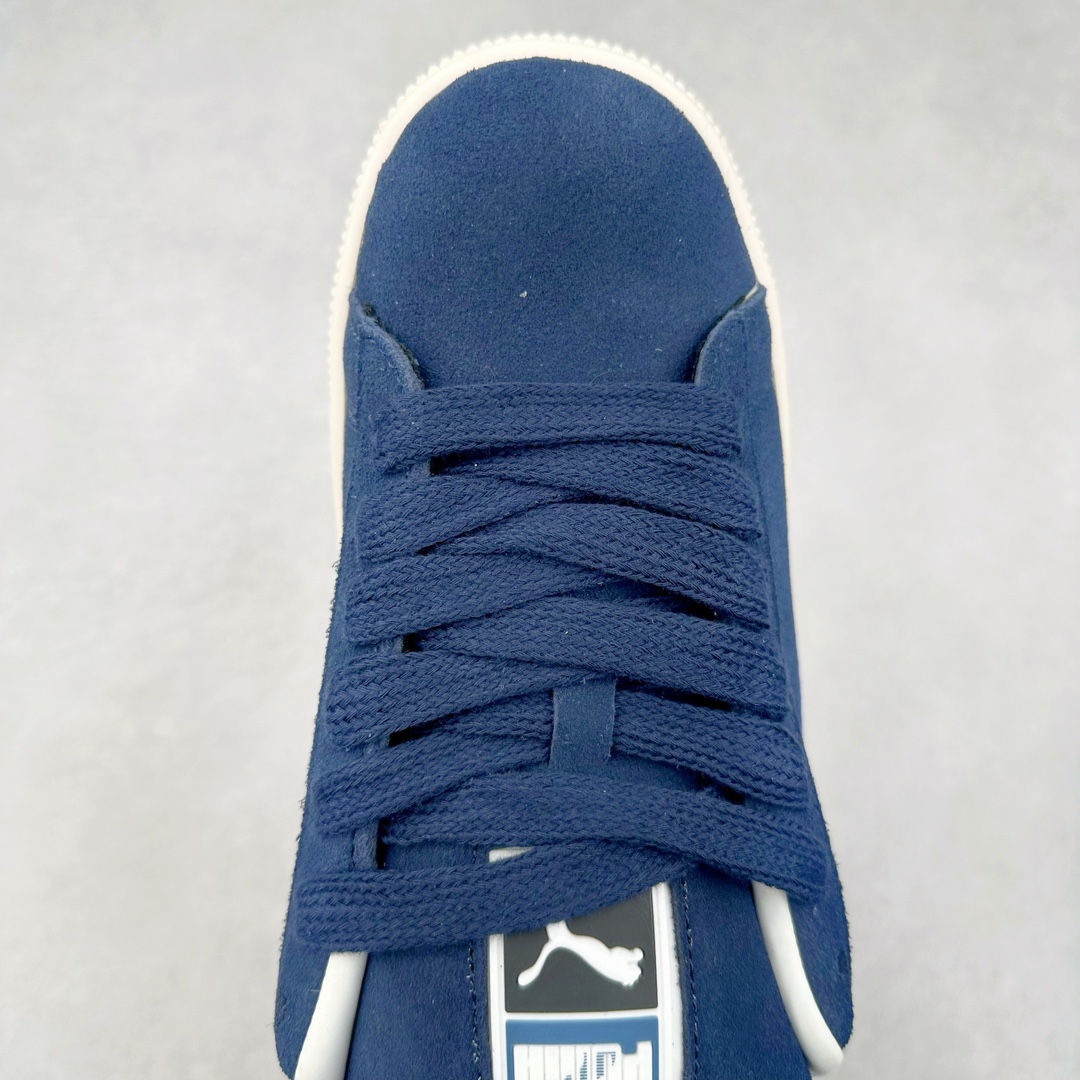 图片[4]-PUMA SUEDE XL 彪马新款面包鞋男女同款复古休闲板鞋 赠送一双鞋带 鞋身通体采用细腻的麂皮材质 厚实柔软 质感出众 鞋侧保留PUMA标志性跑道图案 侧面与后跟点缀金属色PUMA LOGO 兼具辨识度与细节感 加厚鞋垫、饱满鞋舌 搭配加宽扁形鞋带 使得穿着感更加贴合与舒适 值得一提的是 本季SUEDE XL鞋款以黑色、红色及蓝色最为瞩目 经典黑的配色 在低调之余可轻松驾驭任何潮流风格造型 而高饱和度的配色 则是当之无愧的早春出街利器。货号： 395205 尺码：36 37 37.5 38 38.5 39 40 40.5 41 42 42.5 43 44 45-选品中心