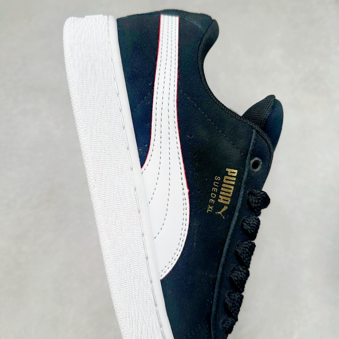 图片[6]-PUMA SUEDE XL 彪马新款面包鞋男女同款复古休闲板鞋 赠送一双鞋带 鞋身通体采用细腻的麂皮材质 厚实柔软 质感出众 鞋侧保留PUMA标志性跑道图案 侧面与后跟点缀金属色PUMA LOGO 兼具辨识度与细节感 加厚鞋垫、饱满鞋舌 搭配加宽扁形鞋带 使得穿着感更加贴合与舒适 值得一提的是 本季SUEDE XL鞋款以黑色、红色及蓝色最为瞩目 经典黑的配色 在低调之余可轻松驾驭任何潮流风格造型 而高饱和度的配色 则是当之无愧的早春出街利器。货号： 395205 尺码：36 37 37.5 38 38.5 39 40 40.5 41 42 42.5 43 44 45-选品中心