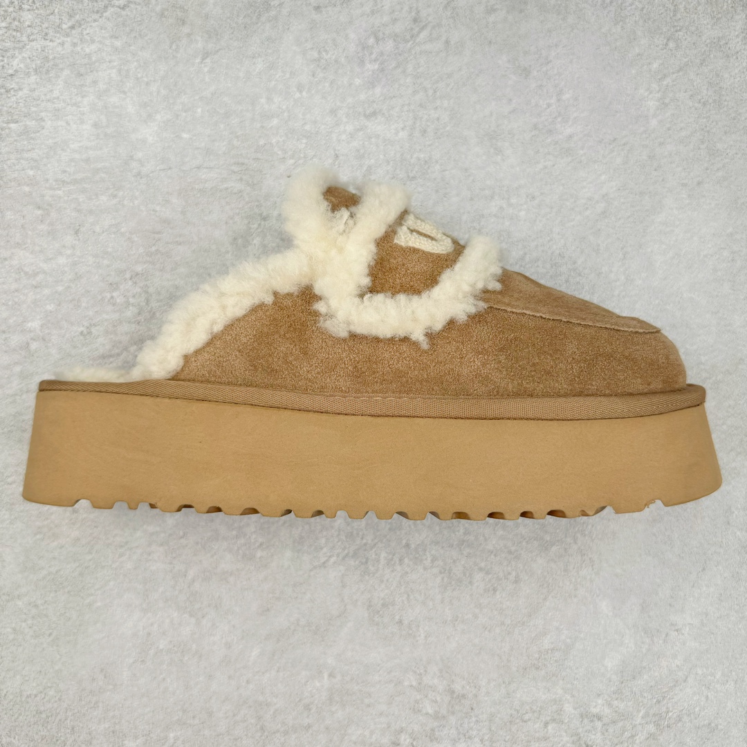 UGG W Classic Coquette Clog Slipper II 科凯特2.0系列时尚居家穆勒风包头舒适保暖露跟半拖鞋 货号:OB938 产品描述:休闲系列作为本季主力系列,轻盈耐磨的橡胶大底,让穿着的舒适性提升 品名:Classic Coquette Clog Slipper II 科凯特2.0系列鞋面:翻毛皮革/织物 尺码:35-40-选品中心