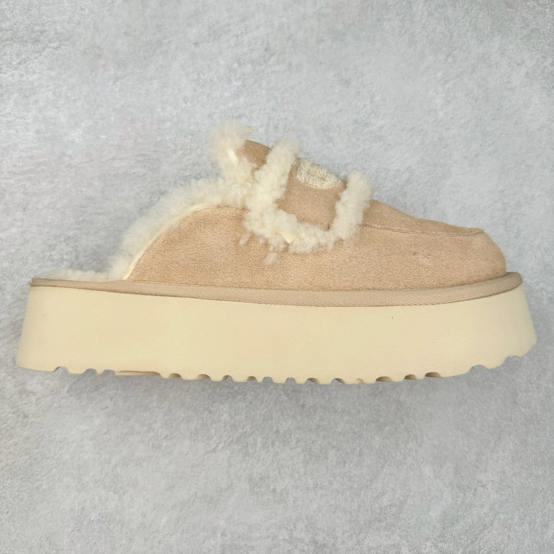 UGG W Classic Coquette Clog Slipper II 科凯特2.0系列时尚居家穆勒风包头舒适保暖露跟半拖鞋 货号:OB938 产品描述:休闲系列作为本季主力系列,轻盈耐磨的橡胶大底,让穿着的舒适性提升 品名:Classic Coquette Clog Slipper II 科凯特2.0系列鞋面:翻毛皮革/织物 尺码:35-40-选品中心