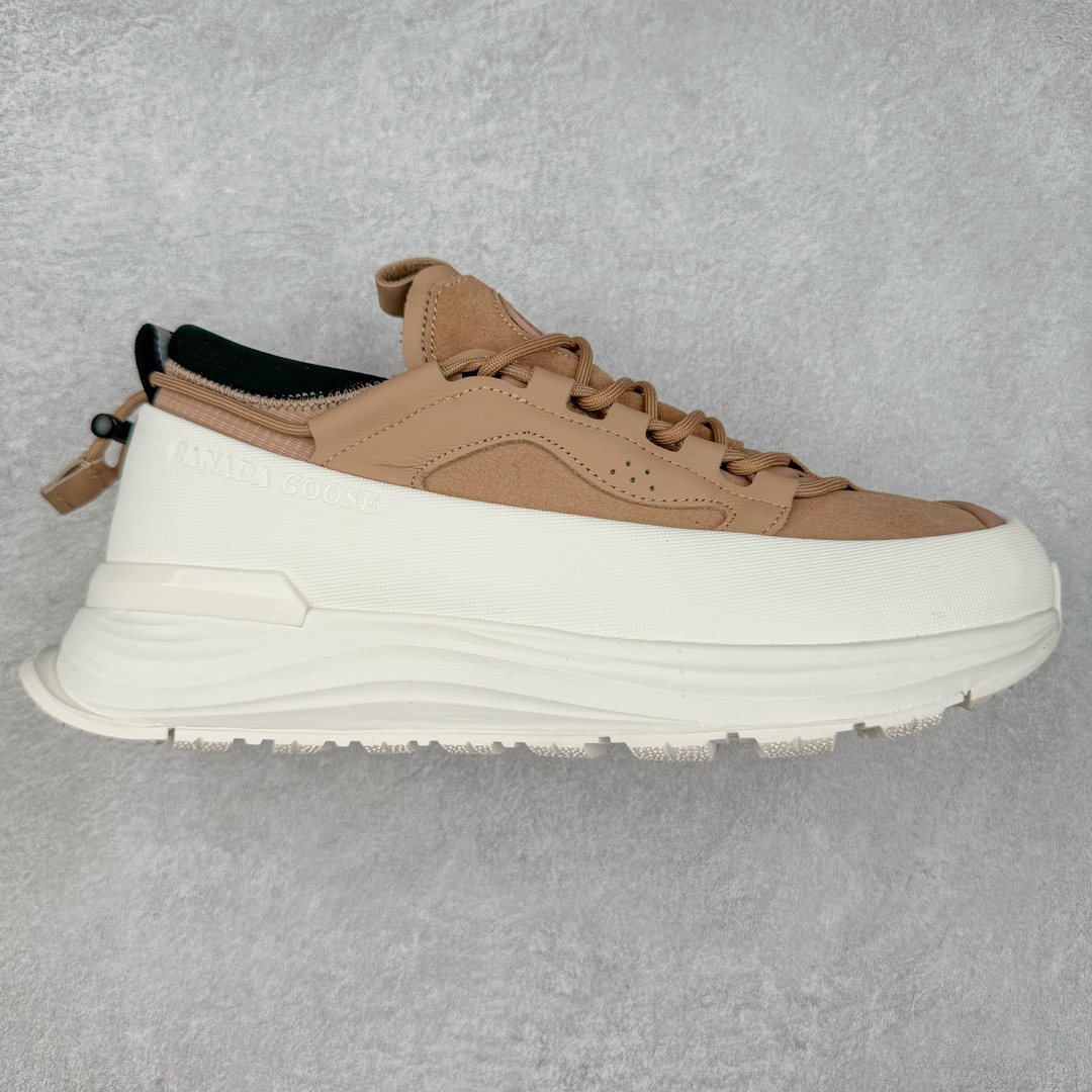 Canada Goose Glacier Trail 大鹅登山运动鞋 全新户外登山运动鞋 鞋身采用防水耐磨纤维革组合翻毛皮材质 中底增高加厚缓震PU组合防滑耐磨锯齿大底 提供超强的抓地力和防滑性能 正确大盒包装 内赠防尘袋一个 尺码：40-46（无半码）-选品中心