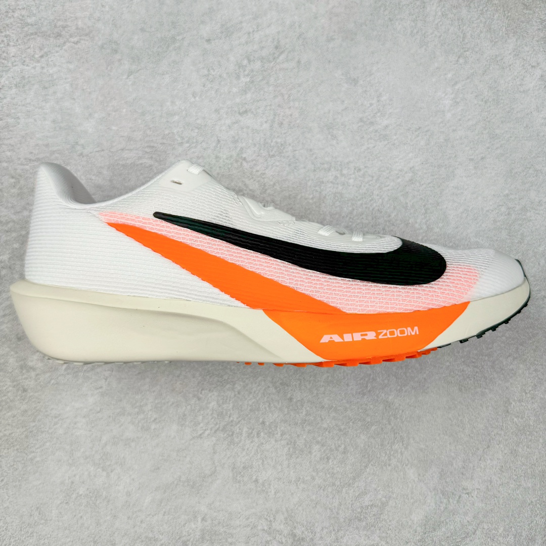 NK AIR Zoom RIVALFLY FK4代系列轻量飞织低帮休闲运动慢跑鞋 整体设计采用流线型的轻质工程网眼材质构成鞋面 并与其他 Running 旗舰鞋款同样搭载全脚掌 ZoomX 缓冲中底 搭配 Pebax 物料与橡胶外底 ZoomX StreakFly 首发配色以Prototype呈现 其灵感是来自开发期间的磨损测试 透过编号的标记与内侧的预期跑步距离突出研发过程 货号：FV6040-101 尺码：39 40 40.5 41 42 42.5 43 44 44.5 45-选品中心