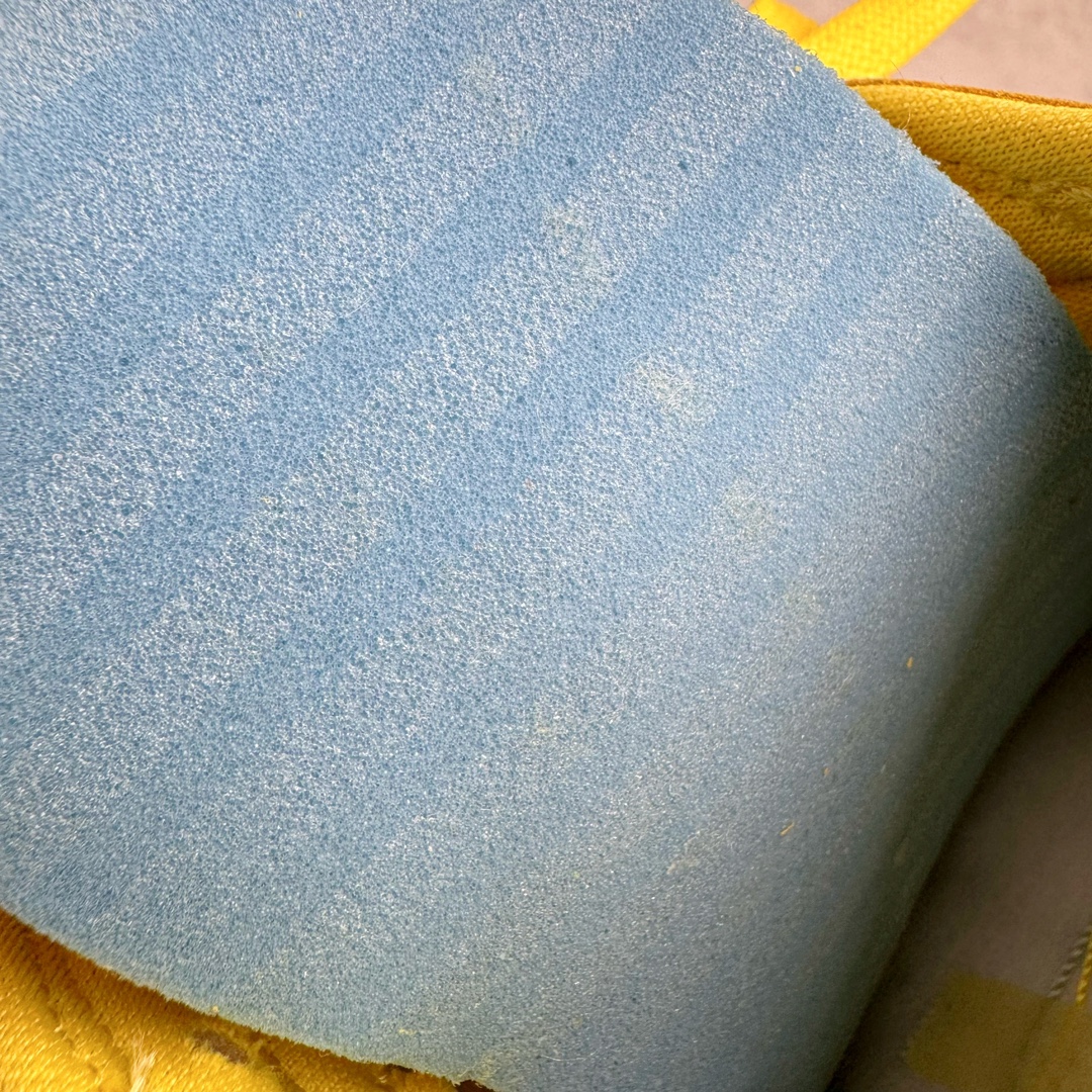 图片[11]-＃PK4.0 Travis Scott x Air Jordan AJ1 Low OG SP TS联名倒钩7.0低帮 黄蓝色 DZ4137-700 原盒原配 原厂拉帮工艺 针距密度一致 全新升级网板中底 原楦原纸板开发 后跟弧度收口自然不对折 极致一眼正品既视感 原厂皮料 进口玻璃冲刀皮料裁剪零毛边 承诺百分百一致原鞋 全鞋电脑针车工艺 鞋面清洁度最高QC检验标准 控制溢胶 飞翼3D高频深度立体 鞋盒、防尘纸 均采购来自原厂 尺码：36 36.5 37.5 38 38.5 39 40 40.5 41 42 42.5 43 44 44.5 45 46 47.5-选品中心