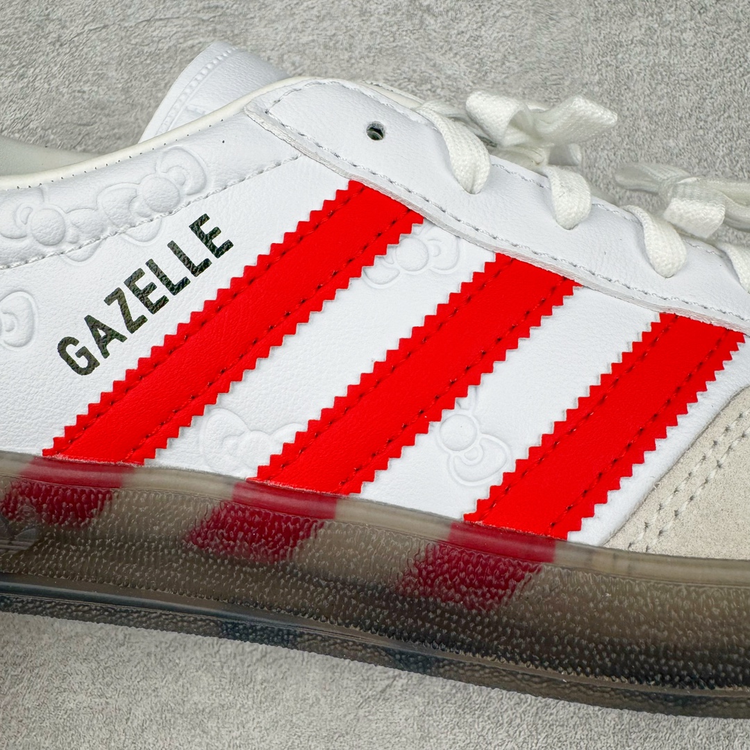 图片[21]-＃CS纯原 AD Original Gazelle Indoor Trainers 瞪羚室内鞋系列低帮复古百搭休闲运动德训风板鞋 HelloKitty联名白红 II0013 高端零售特供批次 原厂定制长毛翻毛皮组合环保纤维革鞋面材质 内置环保海玻璃鞋垫 外置RB橡胶大底 产品品控稳定性领先行业 原厂全套原楦原纸板冲刀磨具开发 原厂皮料加持 原厂港宝加持定型后跟R度完美 将复古进行到底 简约流畅 三十年不变经典 这款Gazelle运动鞋 无论面料、配色、质感或设计 都只在重现其1991年原款的经典 皮革鞋面 撞色三条纹和鞋跟标的设计 力求呈现90年代的经典复古风潮 Samba火热的同时 也带动了其它的复古鞋型 Gazelle便是其中一只 Gazelle Indoor拥有包边更宽的T字型鞋头 更好的保护运动员的前掌 浓浓的复古氛围感 非常适合现在流行的Cleanfit风格 尺码：35.5 36 36.5 37.5 38 38.5 39 40 40.5 41 42 42.5 43 44 44.5 45 46-选品中心
