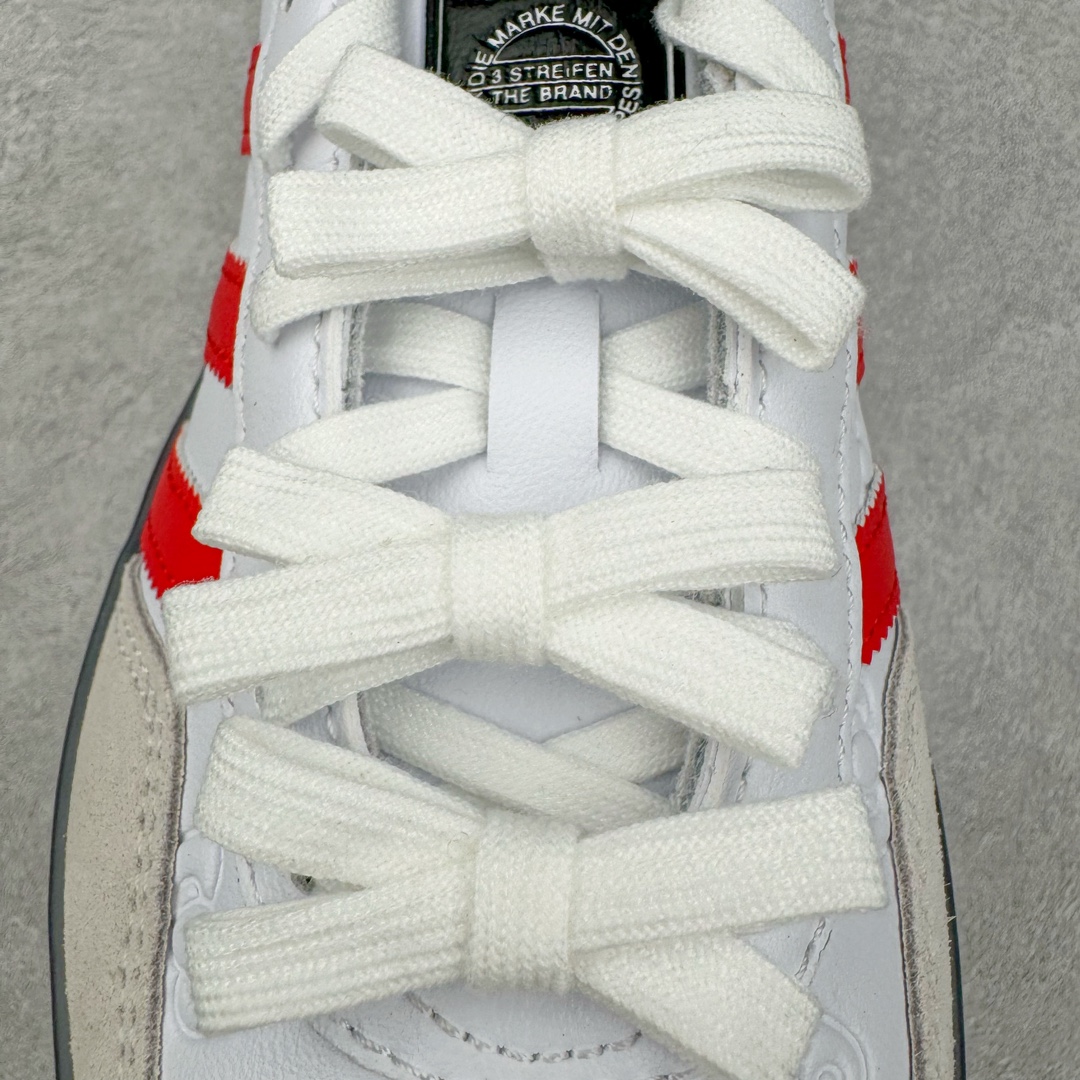 图片[16]-＃CS纯原 AD Original Gazelle Indoor Trainers 瞪羚室内鞋系列低帮复古百搭休闲运动德训风板鞋 HelloKitty联名白红 II0013 高端零售特供批次 原厂定制长毛翻毛皮组合环保纤维革鞋面材质 内置环保海玻璃鞋垫 外置RB橡胶大底 产品品控稳定性领先行业 原厂全套原楦原纸板冲刀磨具开发 原厂皮料加持 原厂港宝加持定型后跟R度完美 将复古进行到底 简约流畅 三十年不变经典 这款Gazelle运动鞋 无论面料、配色、质感或设计 都只在重现其1991年原款的经典 皮革鞋面 撞色三条纹和鞋跟标的设计 力求呈现90年代的经典复古风潮 Samba火热的同时 也带动了其它的复古鞋型 Gazelle便是其中一只 Gazelle Indoor拥有包边更宽的T字型鞋头 更好的保护运动员的前掌 浓浓的复古氛围感 非常适合现在流行的Cleanfit风格 尺码：35.5 36 36.5 37.5 38 38.5 39 40 40.5 41 42 42.5 43 44 44.5 45 46-选品中心