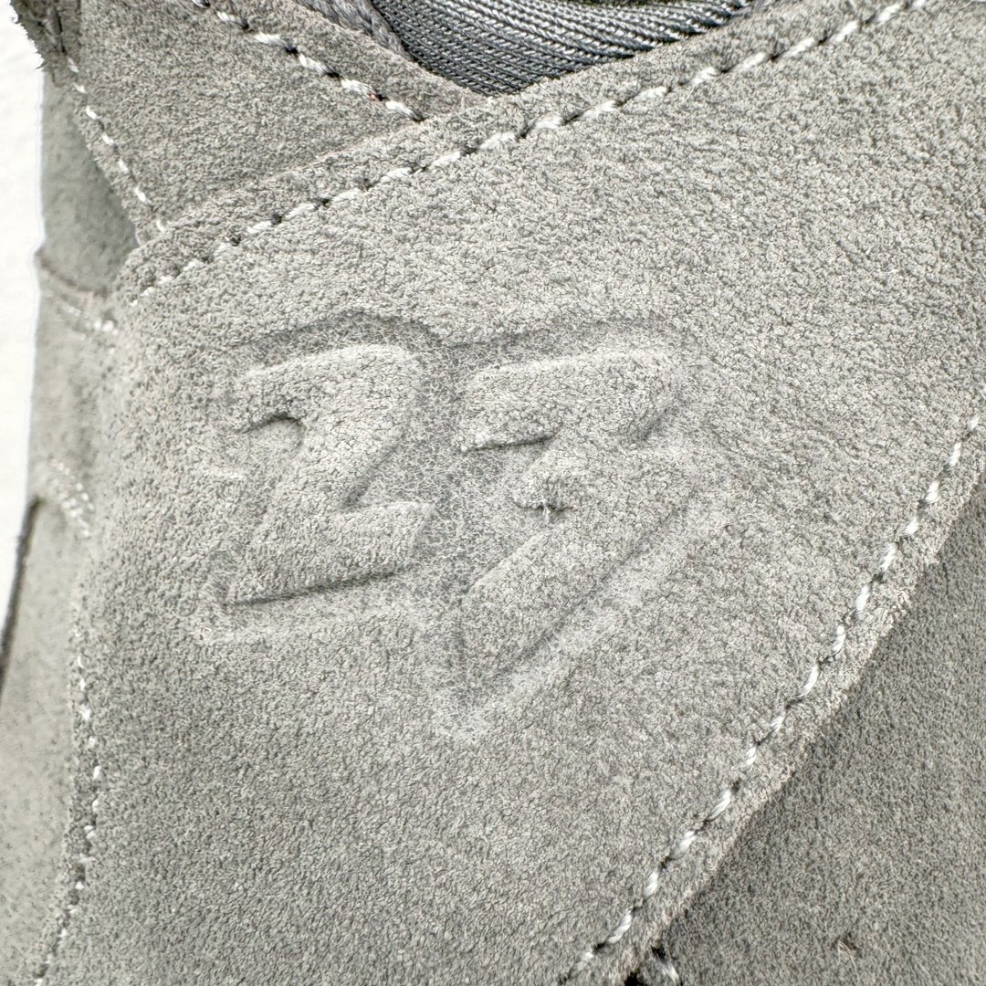 图片[14]-＃NC版 Air Jordan AJ8 高帮复古篮球鞋 灰色 305381-014 外贸订单 全套原纸板楦头开发 确保原汁原味 完美呈现五代版型 定制优质皮料 完美鞋型匹配公司货 正确TPU鞋舌锁扣 最新原厂底模 大底卡色咬花完美 鞋柜必备鞋款 终端现货供应 尺码：40 40.5 41 42 42.5 43 44 44.5 45 46 47.5-选品中心