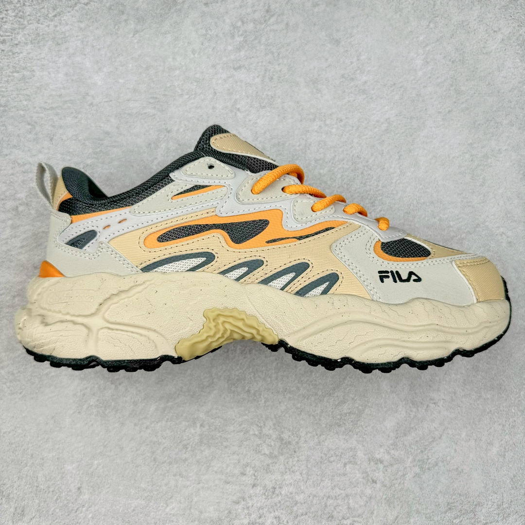 FILA FUSION Fluid 斐乐摩登潮牌防滑耐磨轻便运动鞋 FUSION 系列传承了 FILA 的百年基因，融入年轻运动及潮流文化，成为引领变革、创新突破的一代。以“1+N” 的跨界合作模式重现经典的同时创造经典。带来最出其不意的跨界合作惊喜。同时，FILAFUSION把FILA 的 DNA 融入到定制体验里，你可以随心制造厲于你的产品。FILA FUSION 的鞋家族涵盖了老爹鞋、跑步鞋、网球鞋、季节款。风格复古新潮，满足了时尚人士出行及各类运动的搭配需求，成为当下年轻人筷拥的鞋类品牌之一。FILA FUSION 走进年轻人的世界，通过年轻人运动，街舞，滑板，篮球，展现 FILA FUSION 的潮流态度和年轻文化。FILA FUSION 认为末来属于引领变革、创新突破的年轻一代，让我们一起构成 FILA 未来的蓝图吧！尺码：35.5 36 36.5 37.5 38 38.5 39 40 40.5 41 42 42.5 43 44 44.5 45 45.5-选品中心