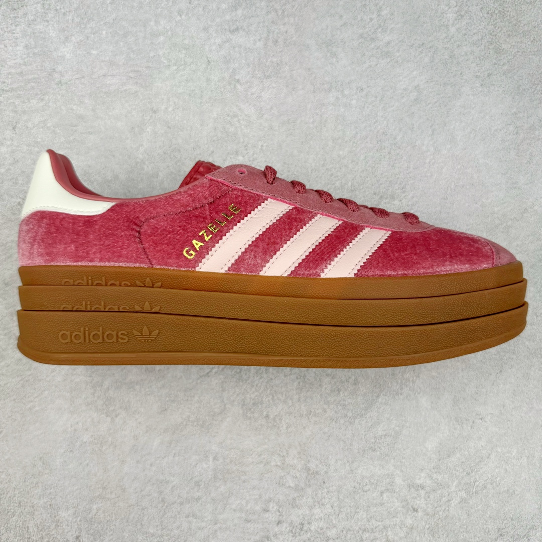 AD Originals Gazelle Bold W 羚羊松糕系列复古百搭厚底增高低帮休闲运动板鞋 IG4389 新的一年就要换新的打扮啦！除了设定变美、健身、减肥等目标外，你已经可以利用鞋子来“偷偷改善身材比例”的愿望了！ 因为有一句话。身高不够。鞋子来凑~赶快入手以下各大运动品牌最新推出的“厚底增高运动鞋”吧。 是最好穿最百搭的长腿神器。 重点是……不仅价格不错～鞋子也不错啊！Originals的Gazelle Bold鞋款打造出「超厚底版本」！延续流线鞋型、经典麂皮材质、白色三条线和侧面烫金标志的复古外型，奶油白鞋底高度直接乘3，出门搭上它，保证一路步步高升。尺码：36 36.5 37 38 38.5 39 40 40.5 41 42-选品中心