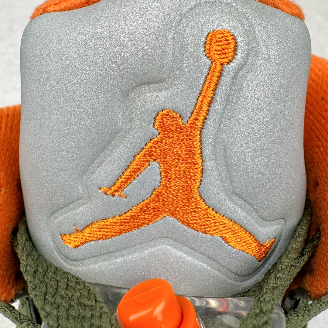 图片[12]-＃Ljr超强特价 Air Jordan AJ5 Retro 橄榄绿 DD0587-308 注意特价无售后 之前零售六七百的东西 买到就是赚 圈内最强系列 恪守真诚 承诺混一赔十 高端零售裸鞋圈特供批次 SZ原厂全套原楦原纸板冲刀磨具开发 原厂皮料加持 原厂港宝加持定型后跟R度完美 同源原厂电绣 飞翼针数密度立体效果一致 百分百一致原鞋 原厂拉帮工艺 针距密度一致 后跟弧度收口自然不对折 极致一眼正品既视感 进口玻璃冲刀皮料裁剪零毛边 全鞋电脑针车工艺 品控清洁度最高QC检验标准 免检产品 原厂订购鞋盒、鞋标、防尘纸、鞋撑、鞋带 追求极致的原厂味道 尺码对应库存明细‼️-选品中心