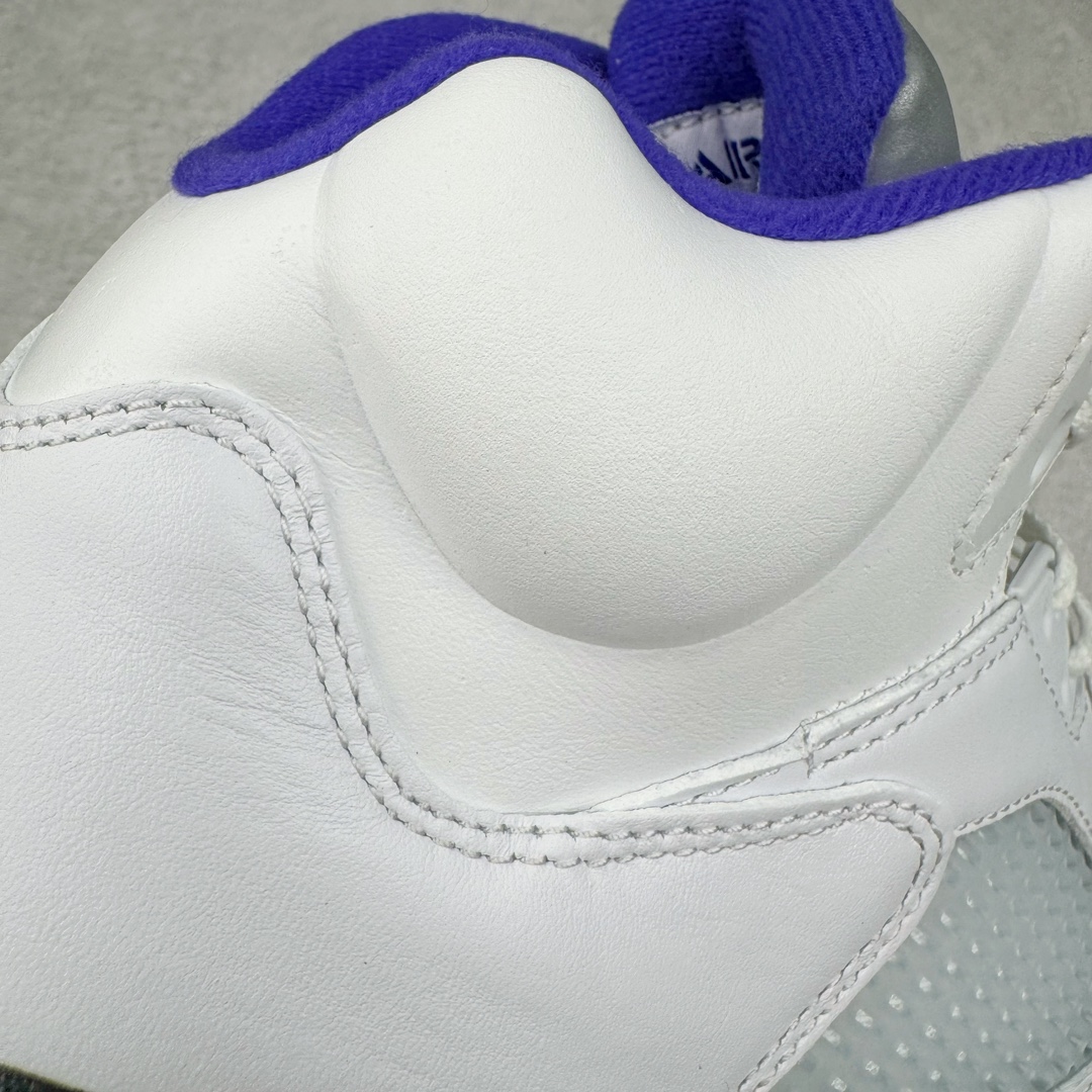 图片[15]-＃Ljr超强特价 Air Jordan AJ5 Retro 白紫康扣 DD0587-141 注意特价无售后 之前零售六七百的东西 买到就是赚 圈内最强系列 恪守真诚 承诺混一赔十 高端零售裸鞋圈特供批次 SZ原厂全套原楦原纸板冲刀磨具开发 原厂皮料加持 原厂港宝加持定型后跟R度完美 同源原厂电绣 飞翼针数密度立体效果一致 百分百一致原鞋 原厂拉帮工艺 针距密度一致 后跟弧度收口自然不对折 极致一眼正品既视感 进口玻璃冲刀皮料裁剪零毛边 全鞋电脑针车工艺 品控清洁度最高QC检验标准 免检产品 原厂订购鞋盒、鞋标、防尘纸、鞋撑、鞋带 追求极致的原厂味道 尺码对应库存明细‼️-选品中心