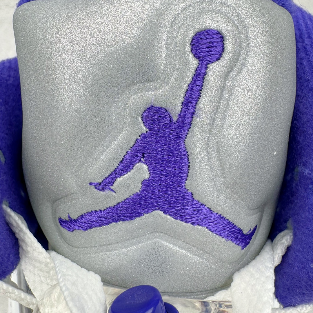 图片[12]-＃Ljr超强特价 Air Jordan AJ5 Retro 白紫康扣 DD0587-141 注意特价无售后 之前零售六七百的东西 买到就是赚 圈内最强系列 恪守真诚 承诺混一赔十 高端零售裸鞋圈特供批次 SZ原厂全套原楦原纸板冲刀磨具开发 原厂皮料加持 原厂港宝加持定型后跟R度完美 同源原厂电绣 飞翼针数密度立体效果一致 百分百一致原鞋 原厂拉帮工艺 针距密度一致 后跟弧度收口自然不对折 极致一眼正品既视感 进口玻璃冲刀皮料裁剪零毛边 全鞋电脑针车工艺 品控清洁度最高QC检验标准 免检产品 原厂订购鞋盒、鞋标、防尘纸、鞋撑、鞋带 追求极致的原厂味道 尺码对应库存明细‼️-选品中心