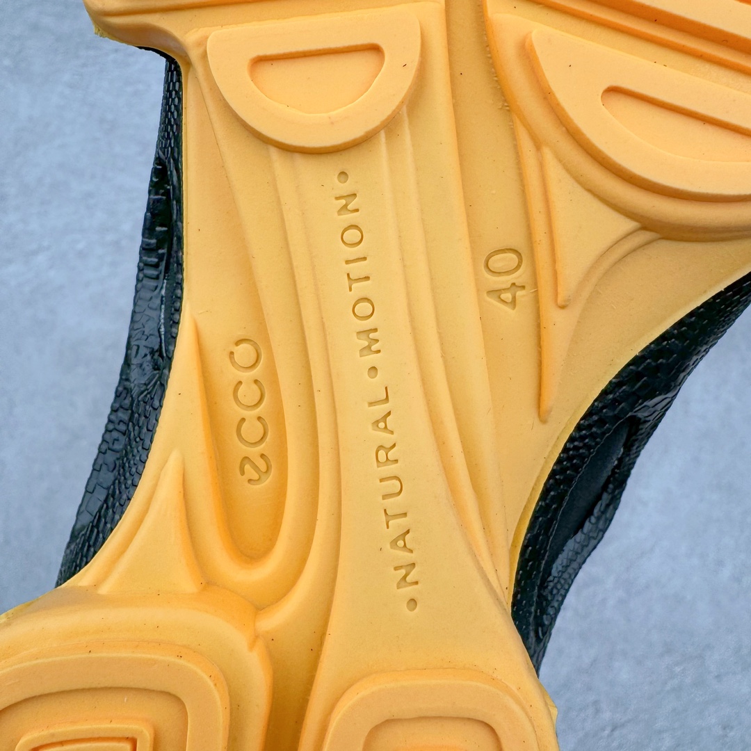 图片[19]-ECCO爱步2024年新款户外鞋防水透气越野跑鞋 健步踪迹系列 鞋面设有GORE-TEX防水薄膜 给你贴心防水保护 防水透气 直接注塑工艺连接鞋面与鞋底 一体成型 合脚稳固 BIOM自然律动科技鞋楦 符合人体工学 长效缓震带来裸足体验 橡胶大底 结合橡胶凸起鞋钉设计 适应多种地形 提供强劲抓地力与耐磨性 稳定支撑 越野无束 尺码：39 40 41 42 43 44（正常码）-选品中心