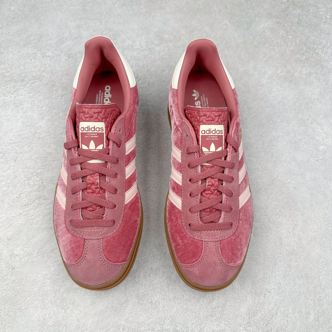 图片[2]-AD Originals Gazelle Bold W 羚羊松糕系列复古百搭厚底增高低帮休闲运动板鞋 IG4389 新的一年就要换新的打扮啦！除了设定变美、健身、减肥等目标外，你已经可以利用鞋子来“偷偷改善身材比例”的愿望了！ 因为有一句话。身高不够。鞋子来凑~赶快入手以下各大运动品牌最新推出的“厚底增高运动鞋”吧。 是最好穿最百搭的长腿神器。 重点是……不仅价格不错～鞋子也不错啊！Originals的Gazelle Bold鞋款打造出「超厚底版本」！延续流线鞋型、经典麂皮材质、白色三条线和侧面烫金标志的复古外型，奶油白鞋底高度直接乘3，出门搭上它，保证一路步步高升。尺码：36 36.5 37 38 38.5 39 40 40.5 41 42-选品中心