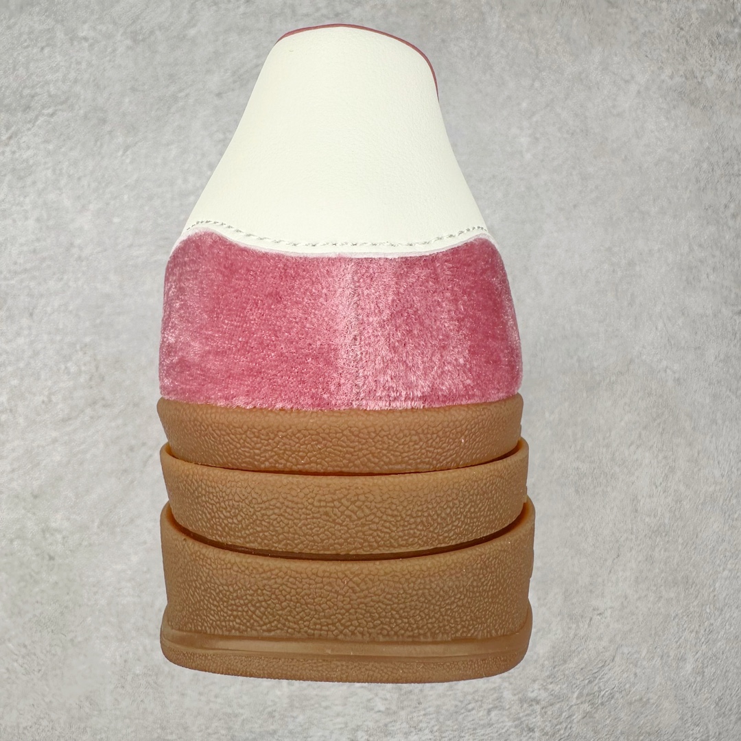 图片[8]-AD Originals Gazelle Bold W 羚羊松糕系列复古百搭厚底增高低帮休闲运动板鞋 IG4389 新的一年就要换新的打扮啦！除了设定变美、健身、减肥等目标外，你已经可以利用鞋子来“偷偷改善身材比例”的愿望了！ 因为有一句话。身高不够。鞋子来凑~赶快入手以下各大运动品牌最新推出的“厚底增高运动鞋”吧。 是最好穿最百搭的长腿神器。 重点是……不仅价格不错～鞋子也不错啊！Originals的Gazelle Bold鞋款打造出「超厚底版本」！延续流线鞋型、经典麂皮材质、白色三条线和侧面烫金标志的复古外型，奶油白鞋底高度直接乘3，出门搭上它，保证一路步步高升。尺码：36 36.5 37 38 38.5 39 40 40.5 41 42-选品中心