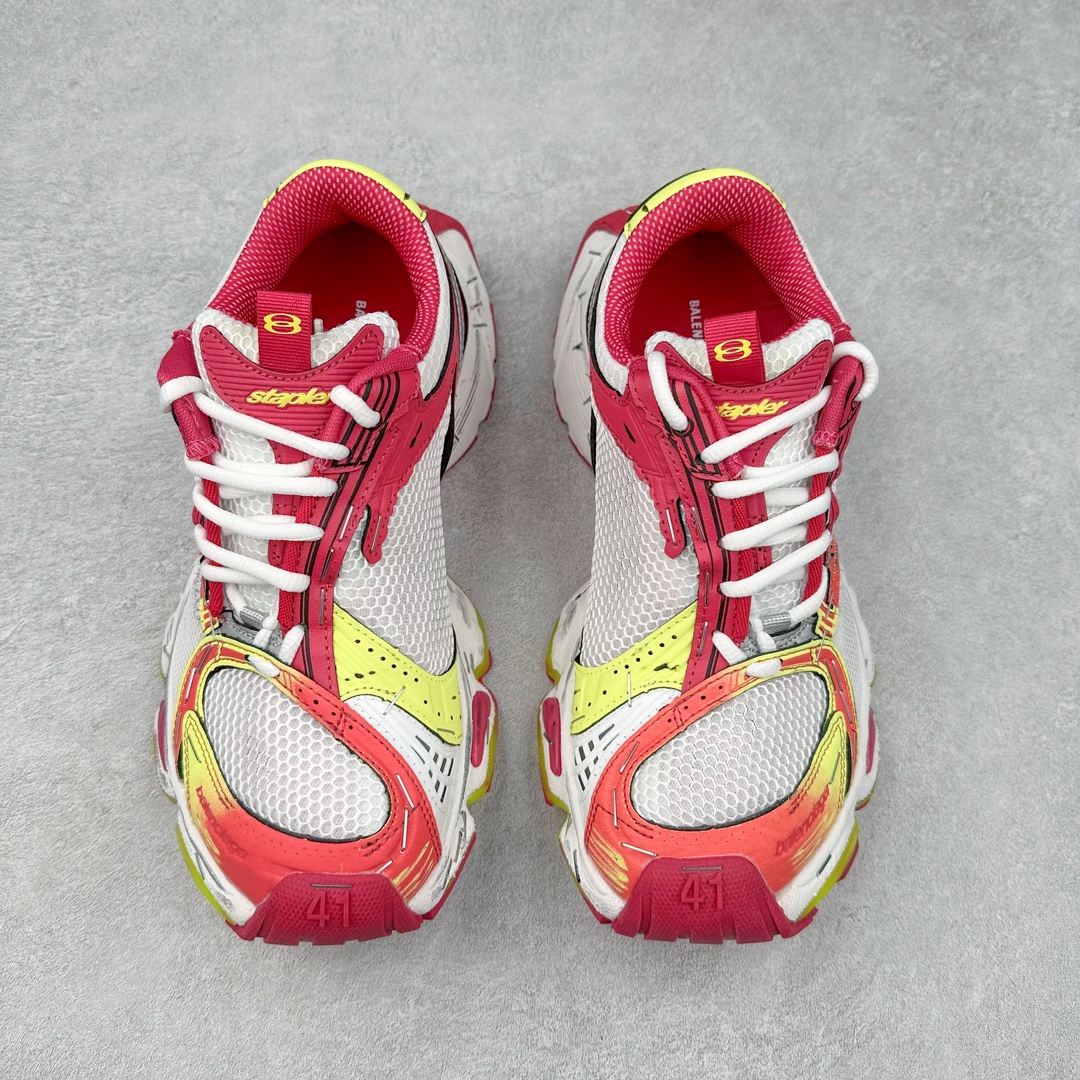 图片[2]-BALENCIAGA Stapler Sneakers 巴黎世家订书机鞋网布系带低帮走秀复古老爹鞋 展现品牌对于新潮事物的热情 这款鞋子拥有巨大尺寸和醒目设计 符合当下”老爹鞋”的趋势 鞋子采用银灰配色 营造出低调而不失华丽的效果 10XL的尺码使它成为市场中最显眼的存在 适合追求个性化的人群 Balenciaga始终站在时尚前沿 此次发布的产品再次体现了他们的创新能力 偏大一码 尺码：35 36 37 38 39 40 41 42 43 44 45 46-选品中心