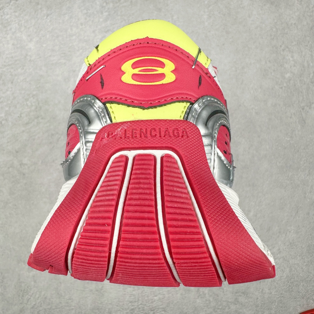 图片[8]-BALENCIAGA Stapler Sneakers 巴黎世家订书机鞋网布系带低帮走秀复古老爹鞋 展现品牌对于新潮事物的热情 这款鞋子拥有巨大尺寸和醒目设计 符合当下”老爹鞋”的趋势 鞋子采用银灰配色 营造出低调而不失华丽的效果 10XL的尺码使它成为市场中最显眼的存在 适合追求个性化的人群 Balenciaga始终站在时尚前沿 此次发布的产品再次体现了他们的创新能力 偏大一码 尺码：35 36 37 38 39 40 41 42 43 44 45 46-选品中心