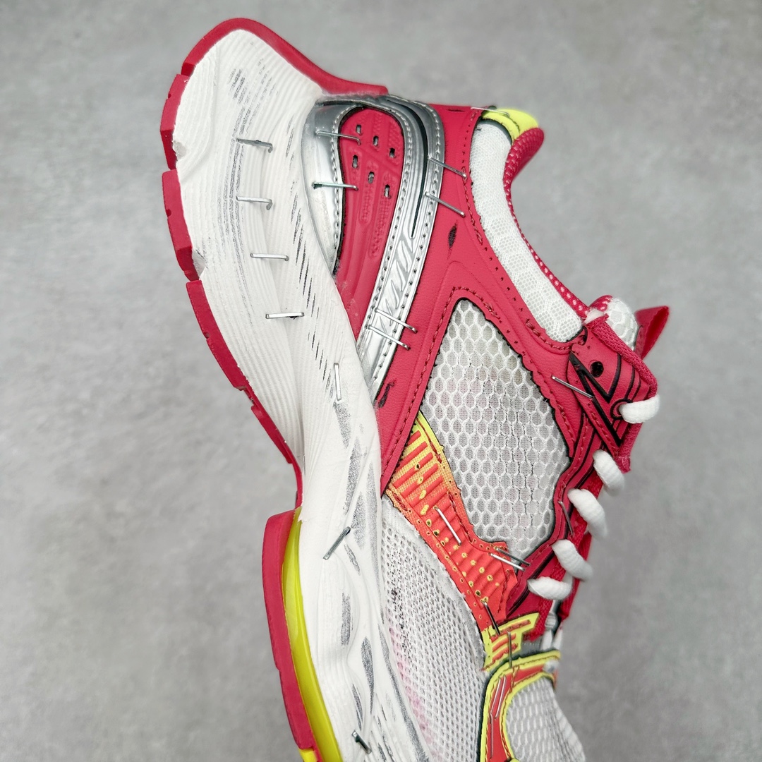 图片[6]-BALENCIAGA Stapler Sneakers 巴黎世家订书机鞋网布系带低帮走秀复古老爹鞋 展现品牌对于新潮事物的热情 这款鞋子拥有巨大尺寸和醒目设计 符合当下”老爹鞋”的趋势 鞋子采用银灰配色 营造出低调而不失华丽的效果 10XL的尺码使它成为市场中最显眼的存在 适合追求个性化的人群 Balenciaga始终站在时尚前沿 此次发布的产品再次体现了他们的创新能力 偏大一码 尺码：35 36 37 38 39 40 41 42 43 44 45 46-选品中心