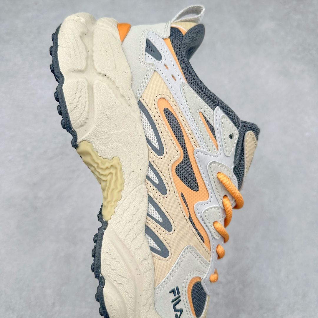 图片[6]-FILA FUSION Fluid 斐乐摩登潮牌防滑耐磨轻便运动鞋 FUSION 系列传承了 FILA 的百年基因，融入年轻运动及潮流文化，成为引领变革、创新突破的一代。以“1+N” 的跨界合作模式重现经典的同时创造经典。带来最出其不意的跨界合作惊喜。同时，FILAFUSION把FILA 的 DNA 融入到定制体验里，你可以随心制造厲于你的产品。FILA FUSION 的鞋家族涵盖了老爹鞋、跑步鞋、网球鞋、季节款。风格复古新潮，满足了时尚人士出行及各类运动的搭配需求，成为当下年轻人筷拥的鞋类品牌之一。FILA FUSION 走进年轻人的世界，通过年轻人运动，街舞，滑板，篮球，展现 FILA FUSION 的潮流态度和年轻文化。FILA FUSION 认为末来属于引领变革、创新突破的年轻一代，让我们一起构成 FILA 未来的蓝图吧！尺码：35.5 36 36.5 37.5 38 38.5 39 40 40.5 41 42 42.5 43 44 44.5 45 45.5-选品中心