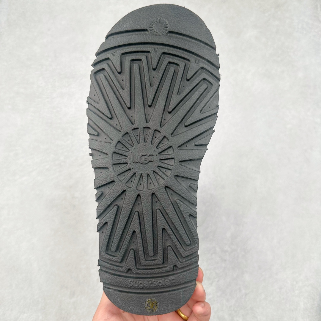 图片[9]-＃纯原福利 UGG 4031经典秋冬羊皮毛一体雪地靴 隆丰A级澳洲进口羊皮毛一体 完全遵循ZP工艺流程 代工厂原厂版师 秉承无原鞋不开发选择 注重每一处细节 市面最正版型 TREADLITE\\\”轻翼\\\”科技外底 轻便/耐用/柔韧/桩型【售后郑重承诺】一个月内若出现重大脱胶/断底等质量问题 直接为您换新 翻毛皮鞋面 细腻亲肤再生聚酯纤维滚边 舒适易打理 保暖性佳 UGG plush™ 里衬和内底 茸软亲肤 舒适暖足 经典鞋型搭配轻盈厚底 稳稳拿捏秋冬出街时髦造型 Treadlite by UGG 轻翼大底 轻盈缓震 为双足减负 舒适轻便 助你轻松畅玩整天 尺码：35 36 37 38 39 40-选品中心