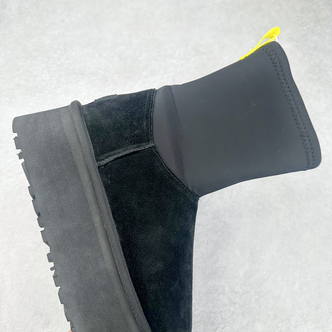 图片[6]-＃纯原福利 UGG 4031经典秋冬羊皮毛一体雪地靴 隆丰A级澳洲进口羊皮毛一体 完全遵循ZP工艺流程 代工厂原厂版师 秉承无原鞋不开发选择 注重每一处细节 市面最正版型 TREADLITE\\\”轻翼\\\”科技外底 轻便/耐用/柔韧/桩型【售后郑重承诺】一个月内若出现重大脱胶/断底等质量问题 直接为您换新 翻毛皮鞋面 细腻亲肤再生聚酯纤维滚边 舒适易打理 保暖性佳 UGG plush™ 里衬和内底 茸软亲肤 舒适暖足 经典鞋型搭配轻盈厚底 稳稳拿捏秋冬出街时髦造型 Treadlite by UGG 轻翼大底 轻盈缓震 为双足减负 舒适轻便 助你轻松畅玩整天 尺码：35 36 37 38 39 40-选品中心